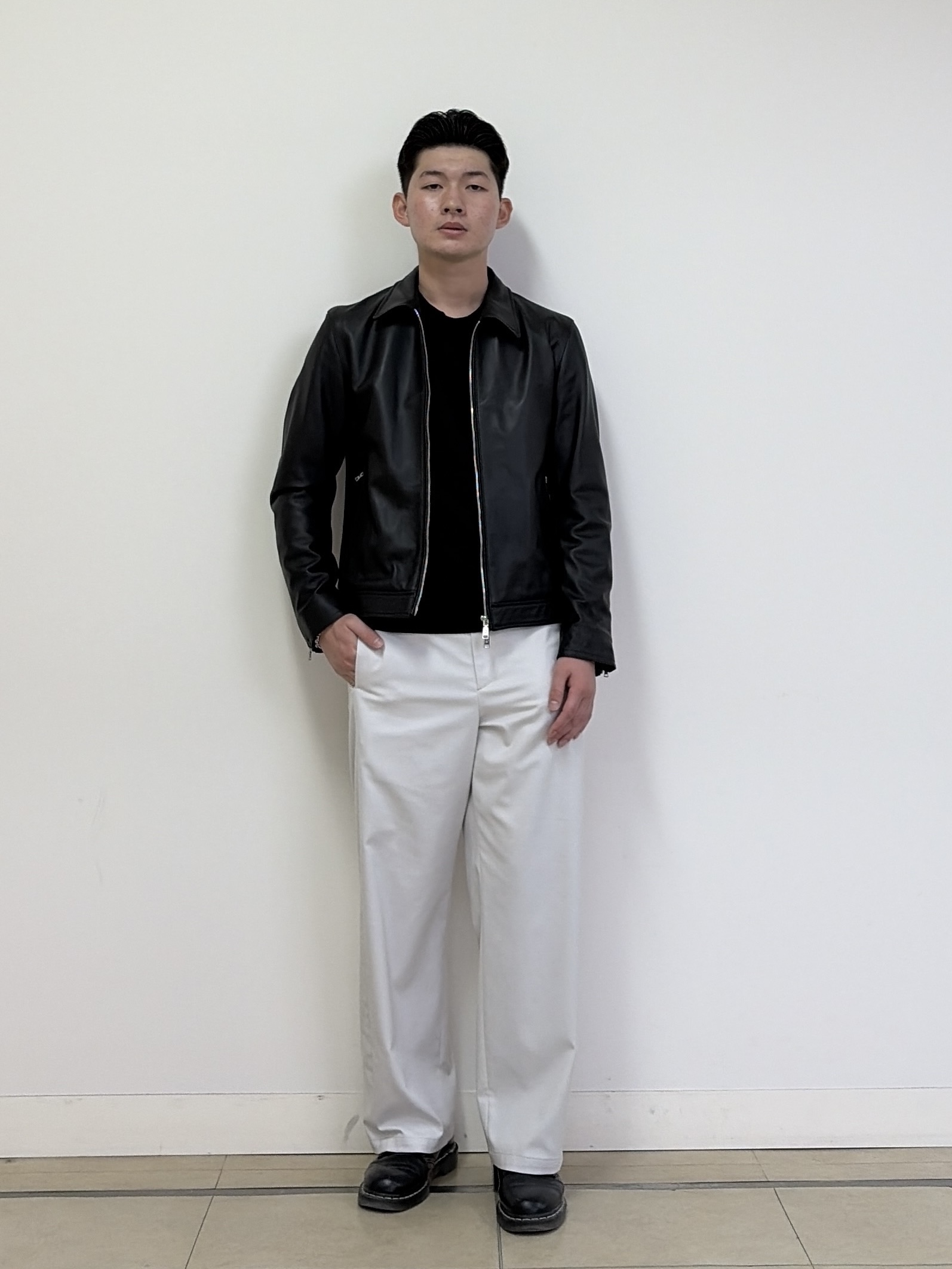 千葉亮太さんの「DRESSTERIOR｜【本革/MonoMax10月号掲載】ラムレザー ハリントンジャケット」を使ったコーディネート