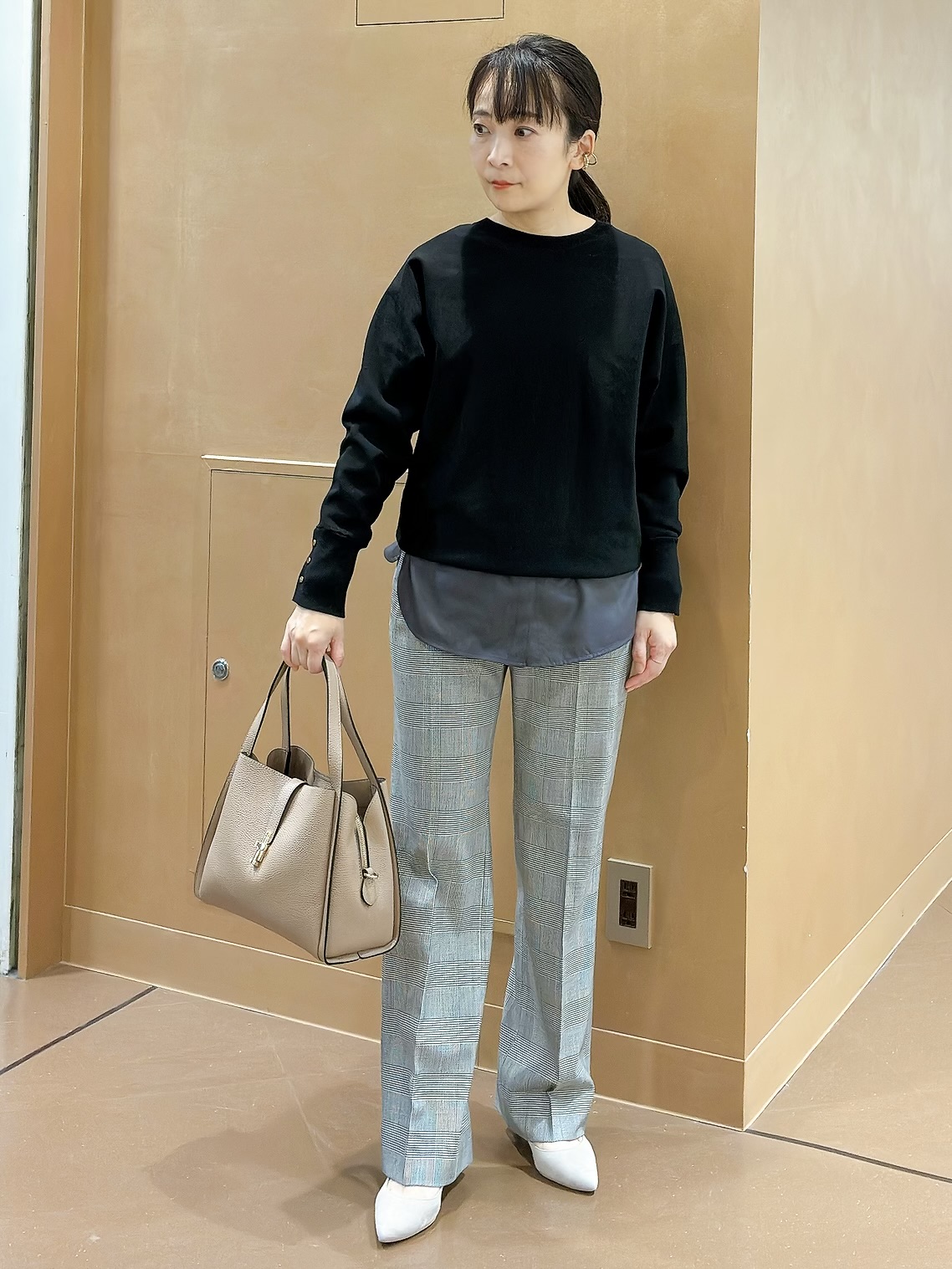hattoriさんの「INDIVI｜【選べる6色／ストレッチ◎】きれいめドルマンスリーブニット」を使ったコーディネート
