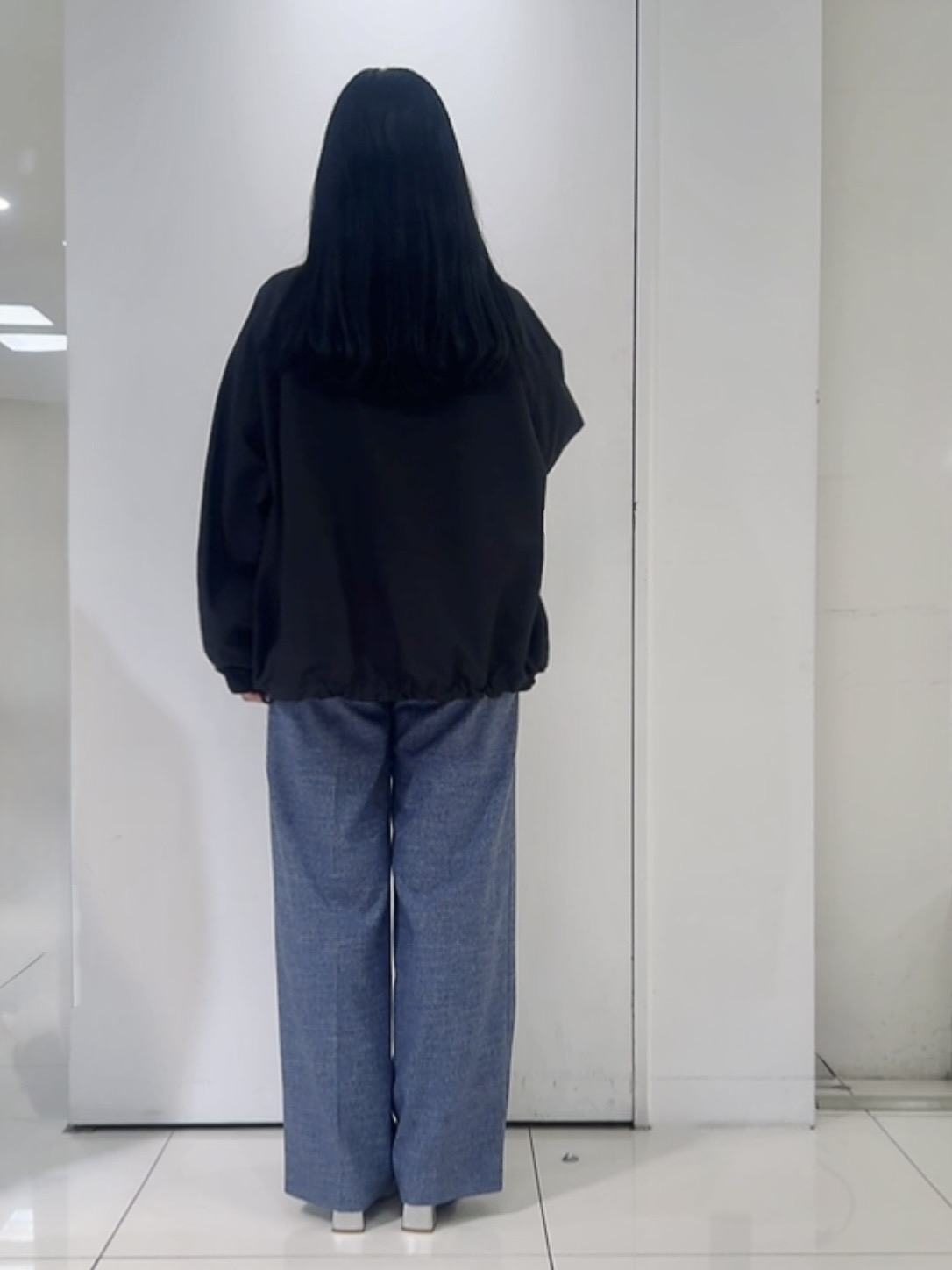 なかじさんの「UNTITLED｜【手洗い／58cm正方形】チェーンベルトスカーフ」を使ったコーディネート