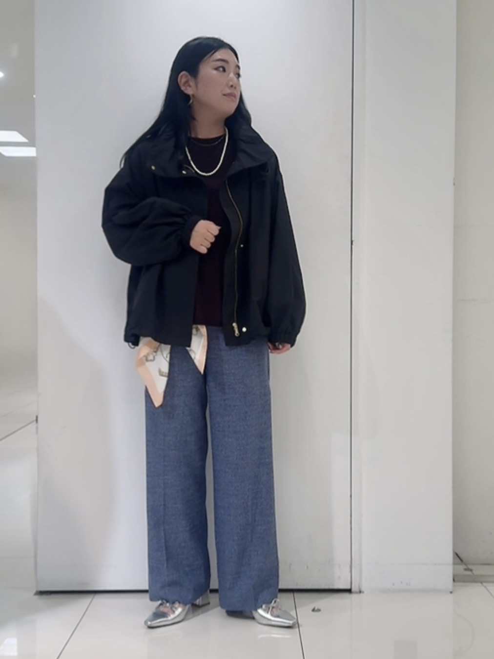 なかじさんの「UNTITLED｜【手洗い／58cm正方形】チェーンベルトスカーフ」を使ったコーディネート