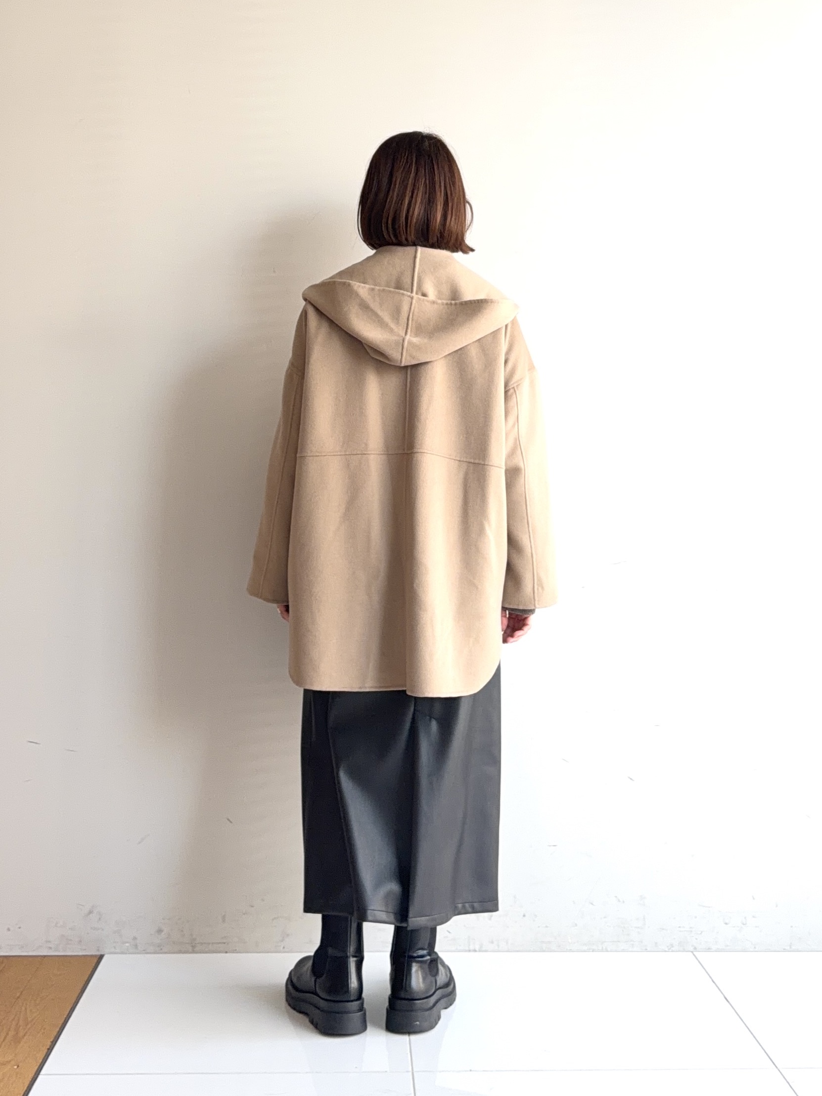 murayamaさんの「INDIVI｜【トレンド感◎／大人の光沢感】レザー調ナロースカート」を使ったコーディネート