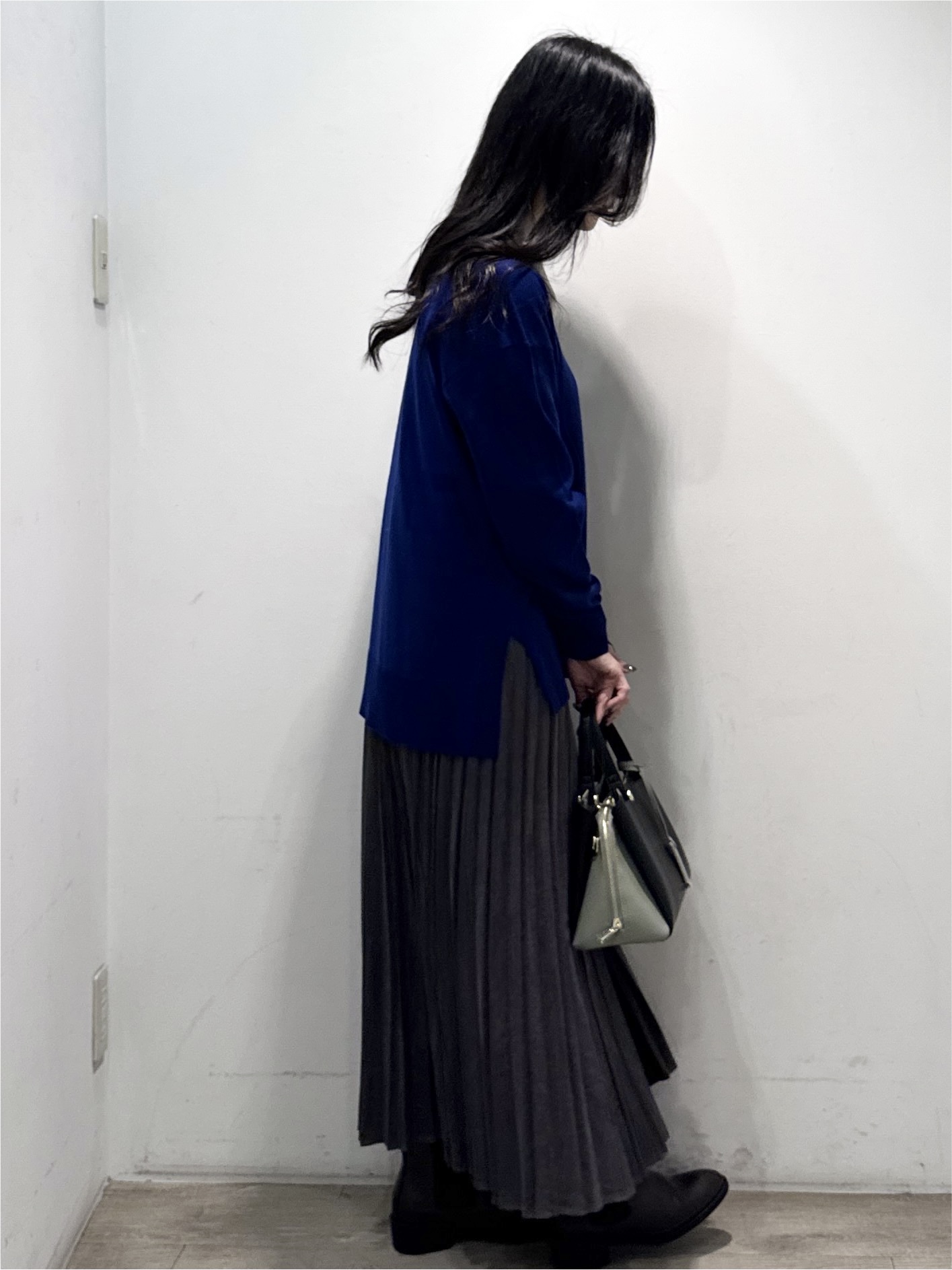 yuicciさんの「OPAQUE.CLIP｜『THE』名品リラクシーVネックニット【洗濯機OK】」を使ったコーディネート