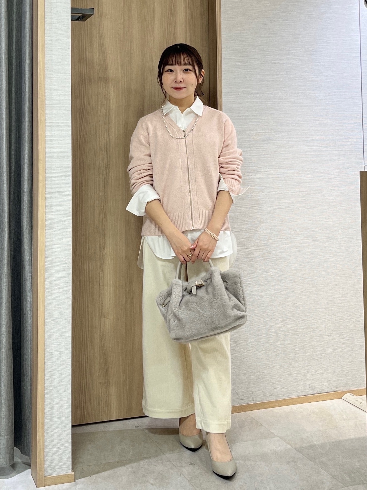 KAHOさんの「UNTITLED｜【6色展開/コットン100】カラーベーシックシャツ」を使ったコーディネート
