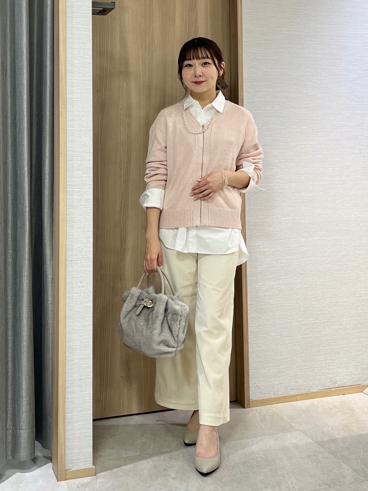 KAHOさんの「UNTITLED｜【6色展開/コットン100】カラーベーシックシャツ」を使ったコーディネート