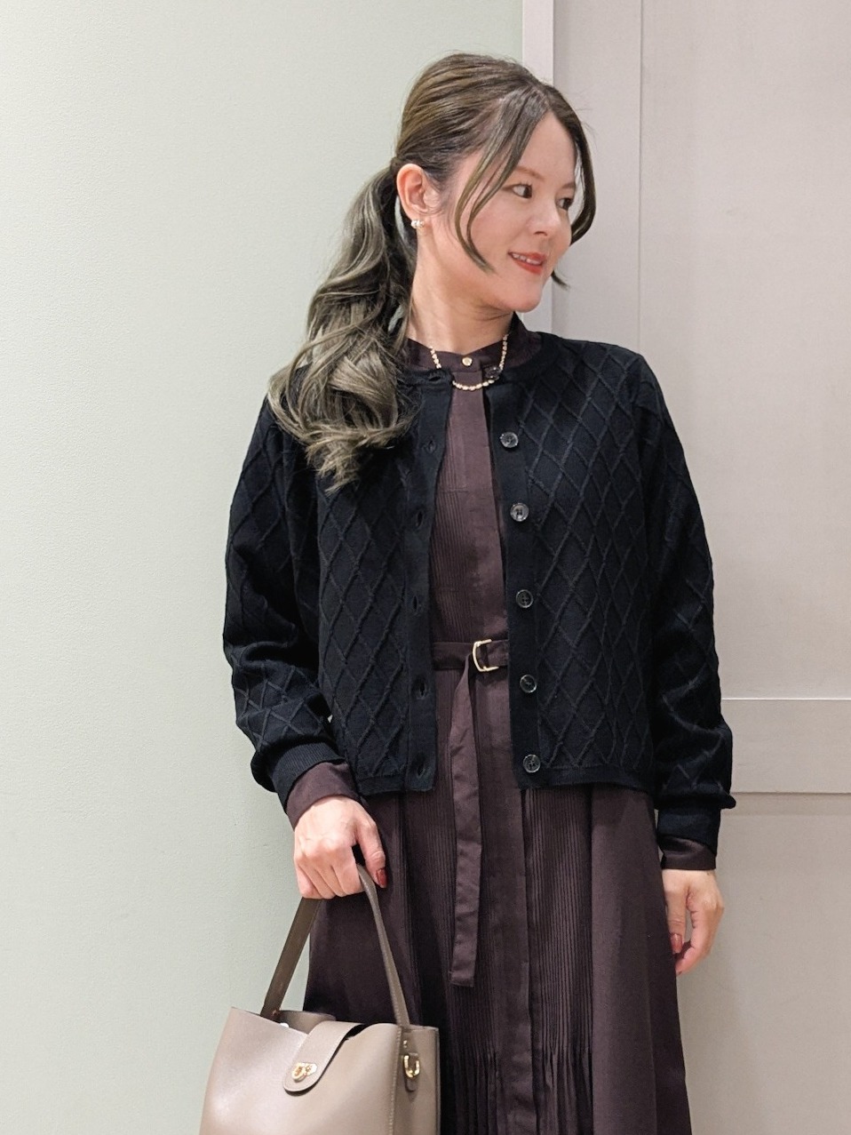 kuwawaさんの「grove｜【低身長さんも選べる着丈】プリーツAラインワンピース」を使ったコーディネート