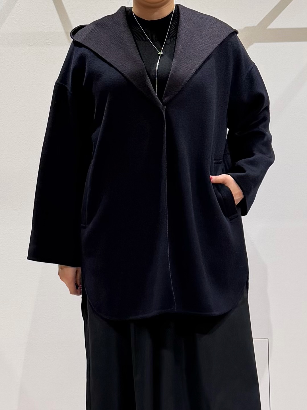 TOMOMIさんの「UNTITLED｜【ウール混／配色／ゆったり】ミドル丈リバーフーディコート」を使ったコーディネート