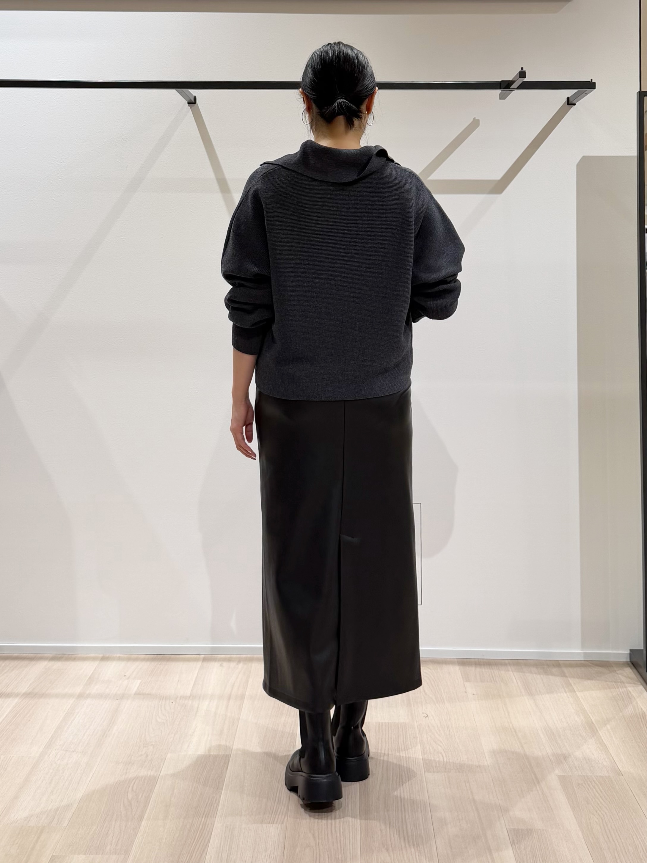 TOMOMIさんの「UNTITLED｜【ウール混／クロップド丈】畦編みスキッパー衿ニット」を使ったコーディネート