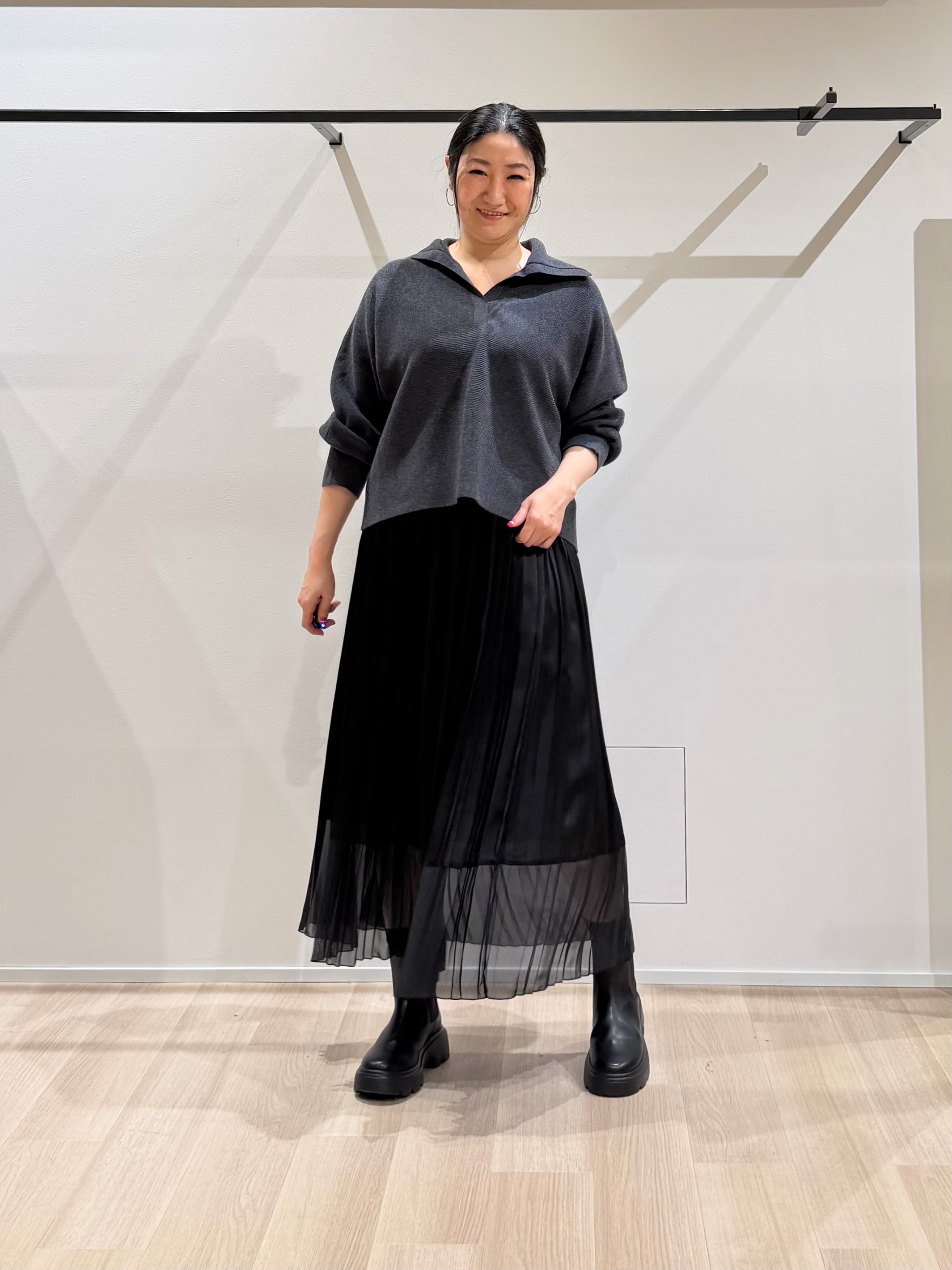 TOMOMIさんの「UNTITLED｜【ウール混／クロップド丈】畦編みスキッパー衿ニット」を使ったコーディネート
