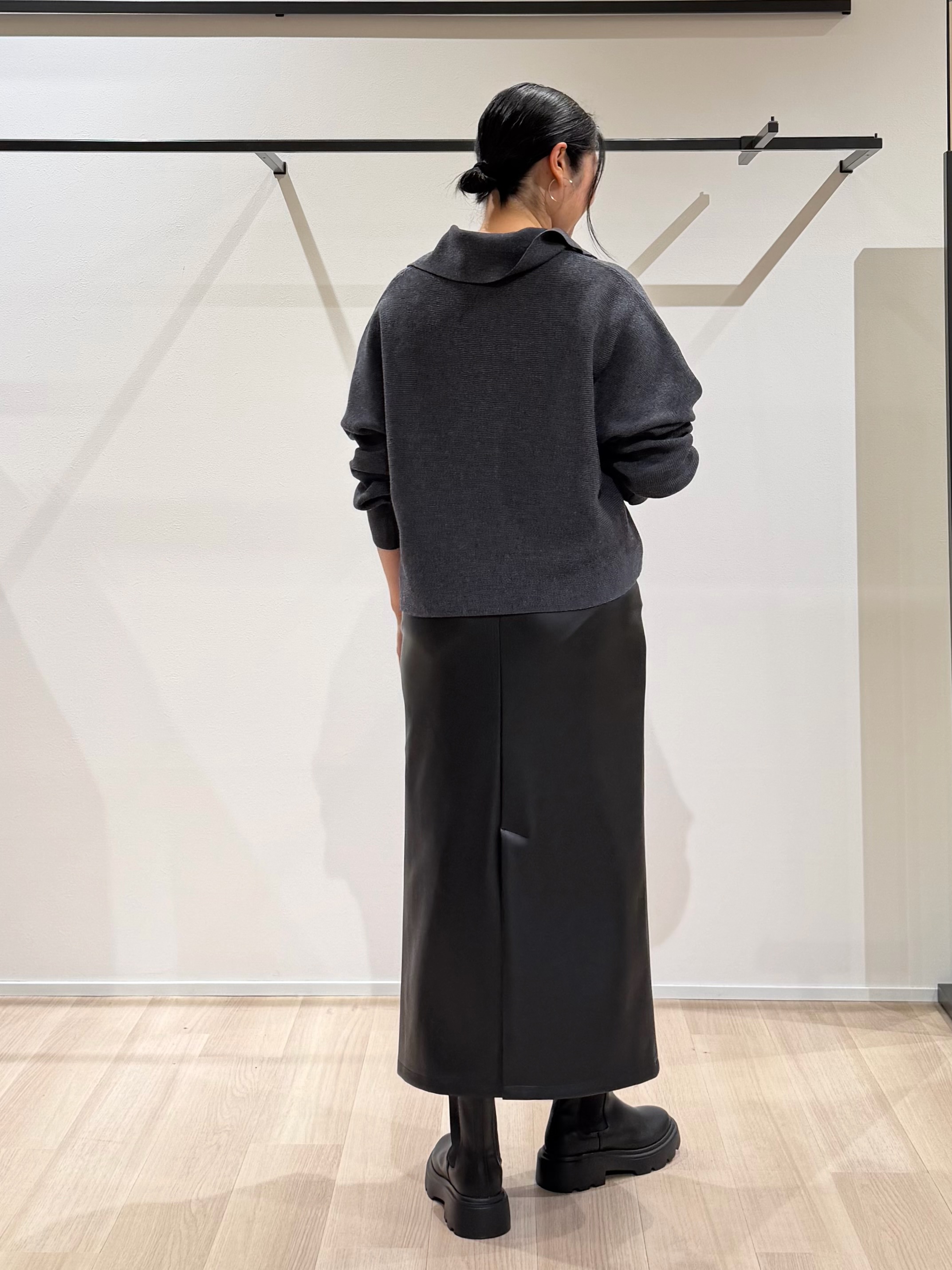 TOMOMIさんの「UNTITLED｜【ウール混／クロップド丈】畦編みスキッパー衿ニット」を使ったコーディネート