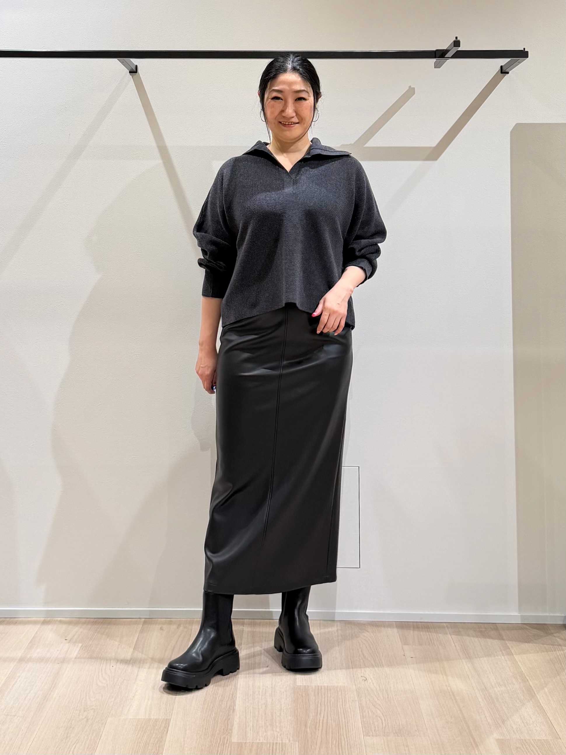 TOMOMIさんの「UNTITLED｜【ウール混／クロップド丈】畦編みスキッパー衿ニット」を使ったコーディネート