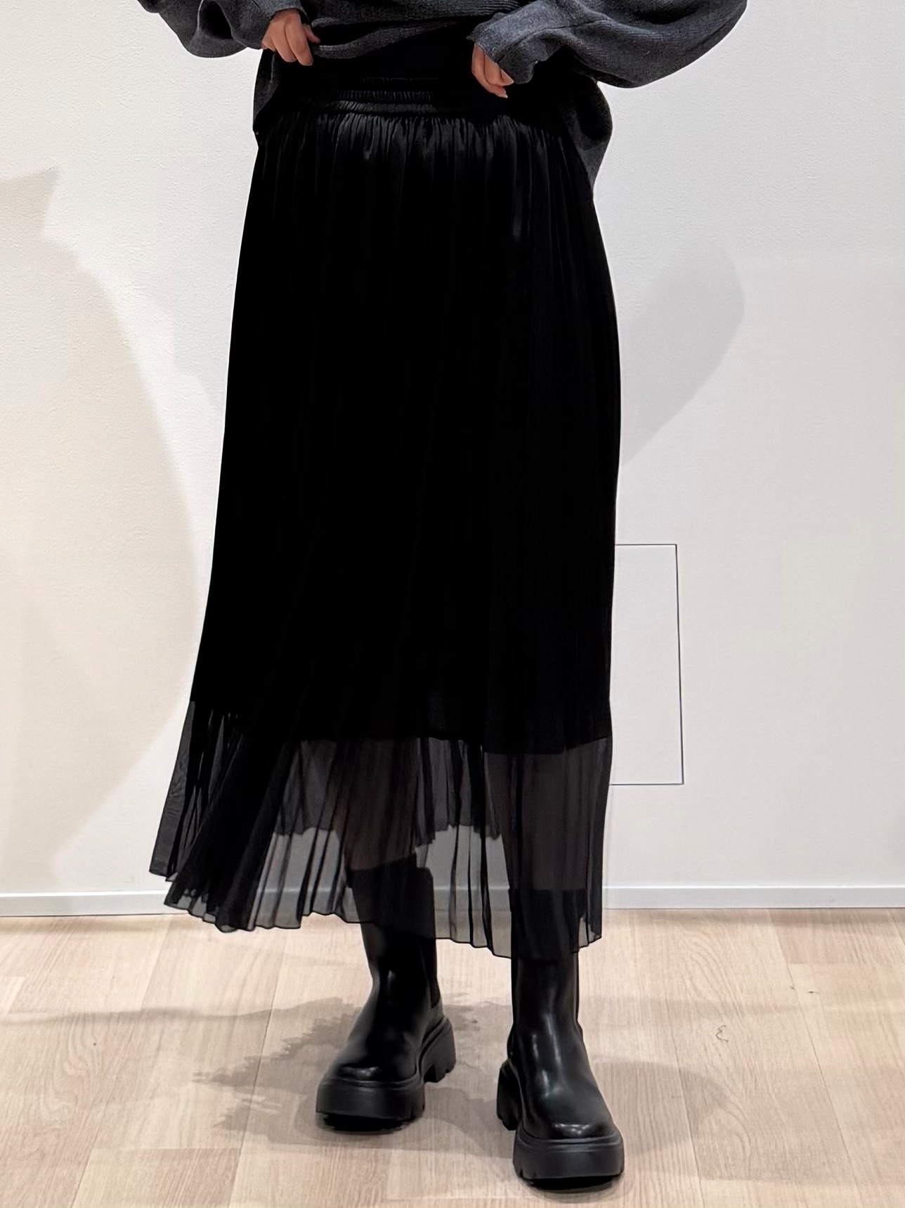 TOMOMIさんの「UNTITLED｜【秋羽織り/ニット】ウールジップカーディガン」を使ったコーディネート