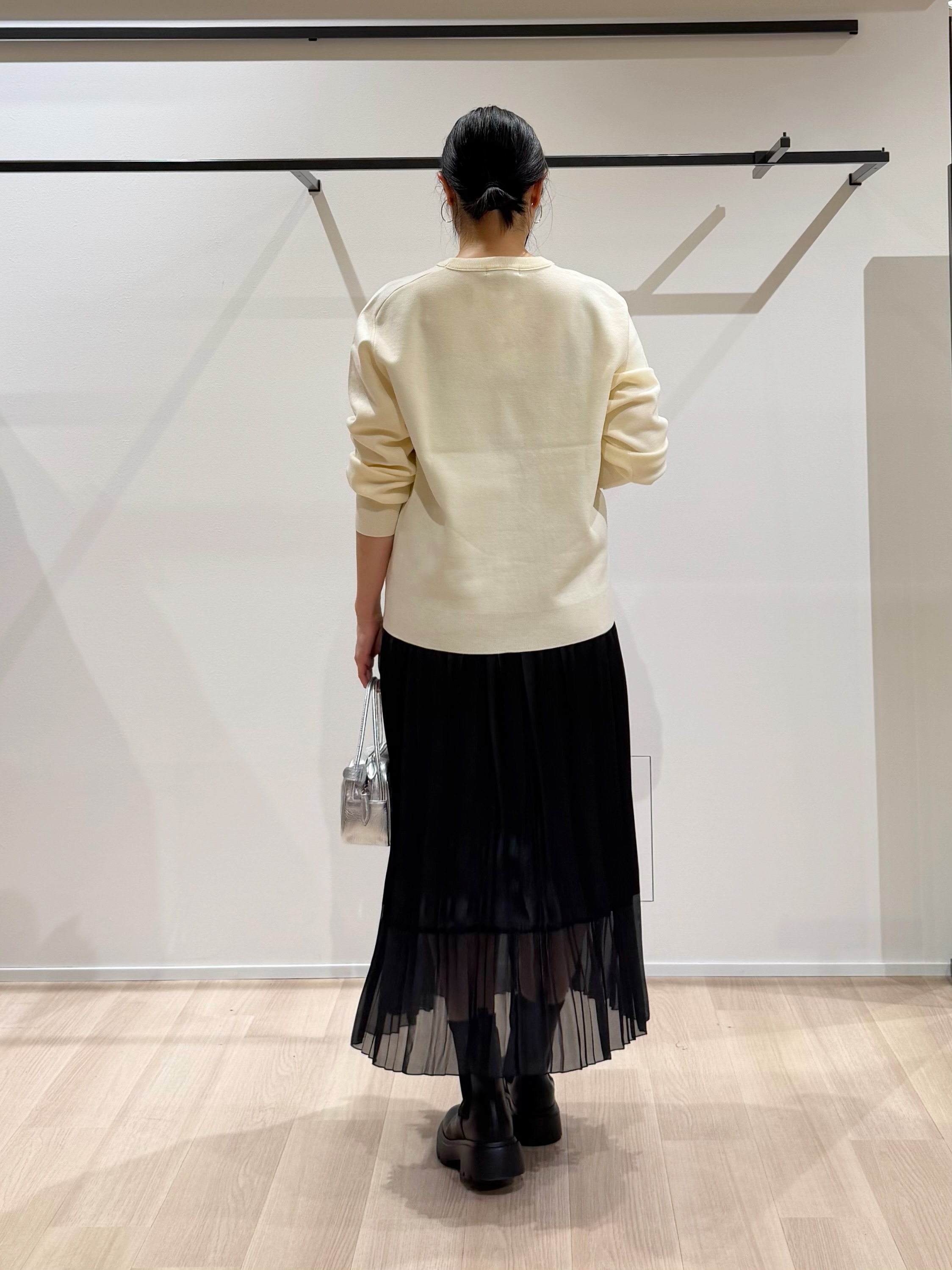 TOMOMIさんの「UNTITLED｜【きれいめカジュアル】スウェットライクニットプルオーバー」を使ったコーディネート
