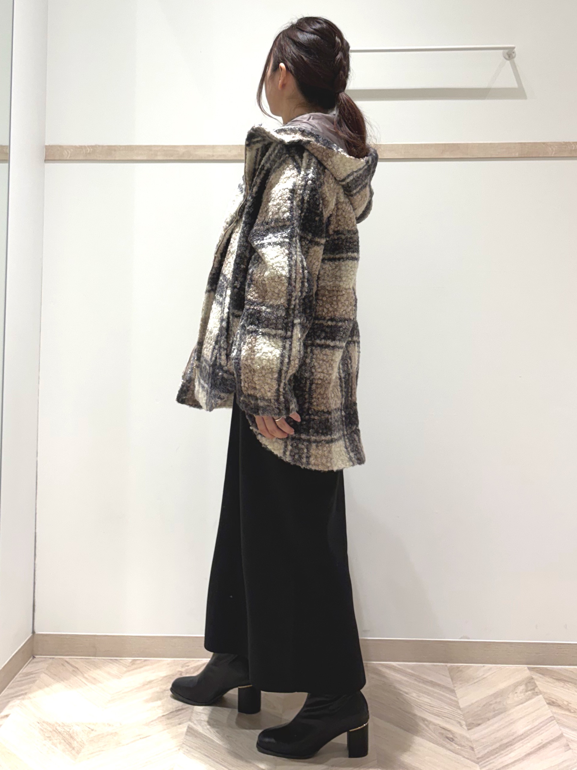 nanaさんの「SHOO･LA･RUE｜【S-LL】フード付き ブークレ調チェックコート」を使ったコーディネート