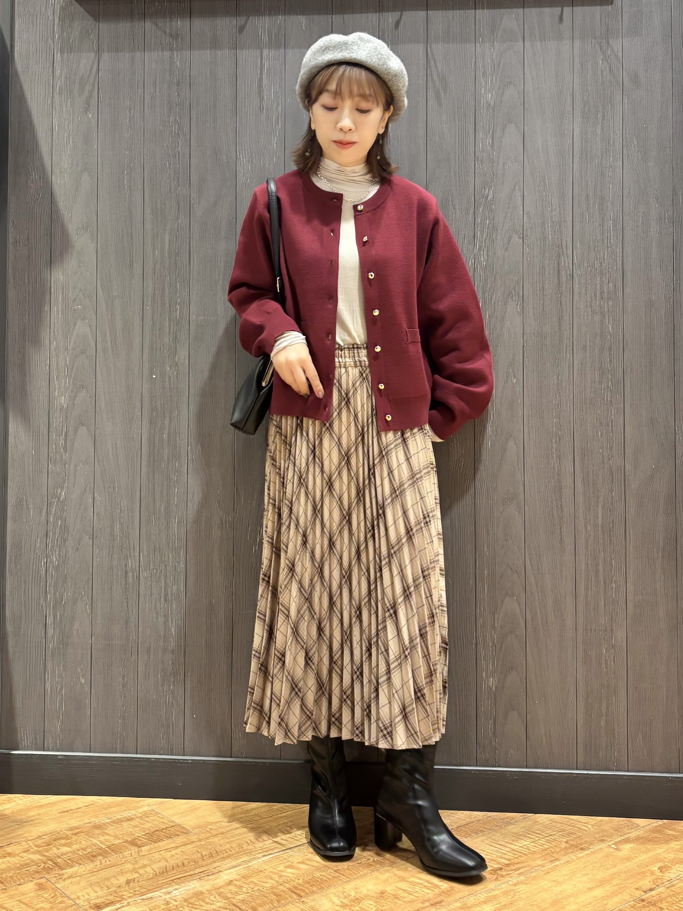 meiさんの「SHOO･LA･RUE｜【洗濯機可/S-LL】もちもちで心地よい もちここニットカーディガン」を使ったコーディネート