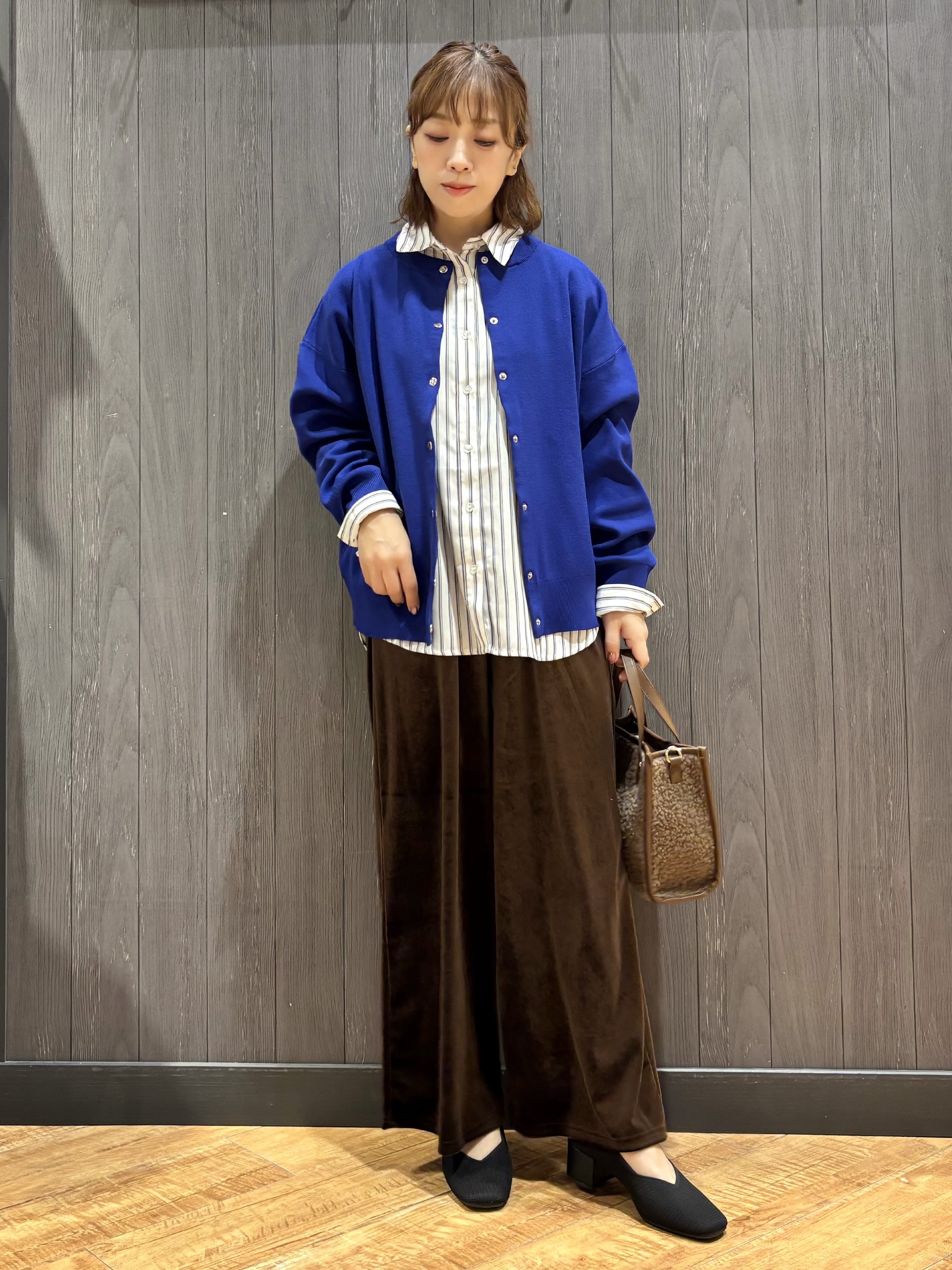 meiさんの「SHOO･LA･RUE｜【セットアップ可/洗濯機可】軽やかに羽織れる スポンディッシュ ニットカーディガン」を使ったコーディネート