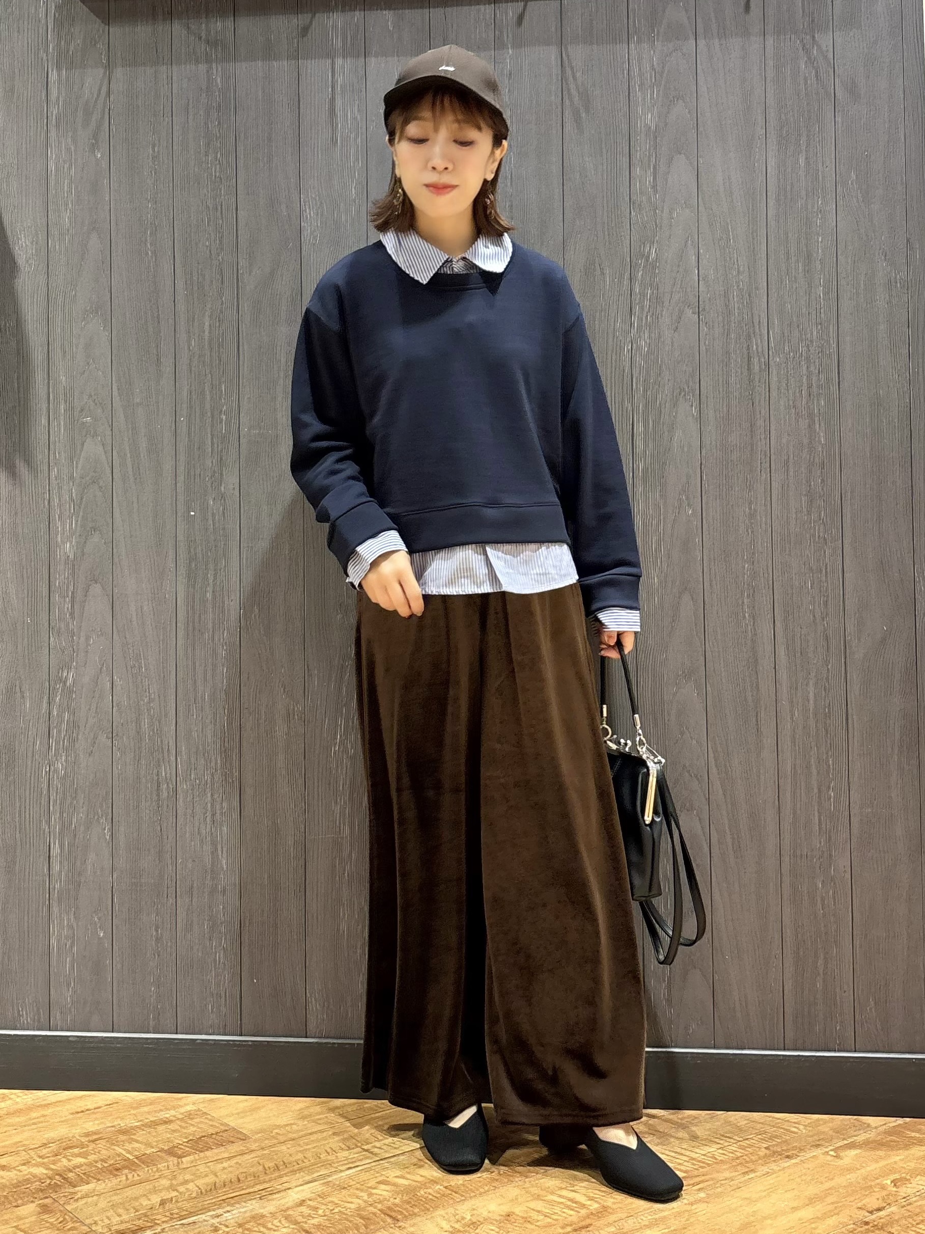 meiさんの「SHOO･LA･RUE｜【S-LL/洗濯機可】一枚でレイヤード感が完成する シャツドッキング裏毛トップス」を使ったコーディネート