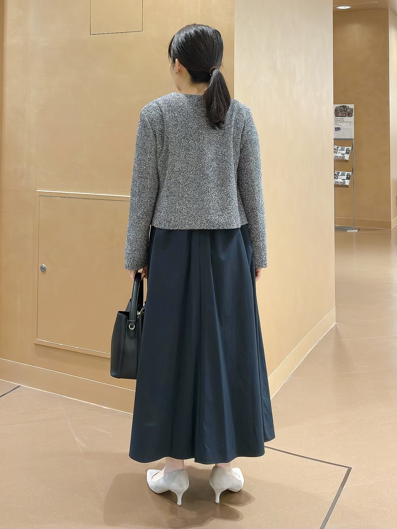 hattoriさんの「INDIVI｜【風合い柔らか／SETUP可】ブークレ起毛ジャージ切替ワンピース」を使ったコーディネート