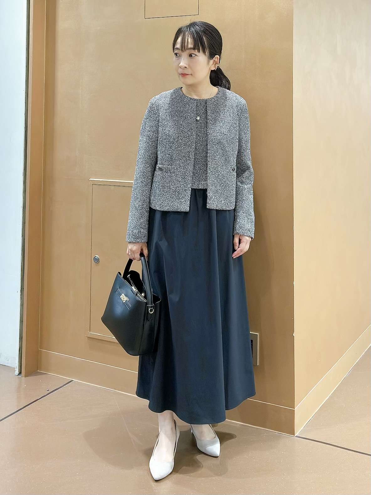 hattoriさんの「INDIVI｜【風合い柔らか／SETUP可】ブークレ起毛ジャージ切替ワンピース」を使ったコーディネート