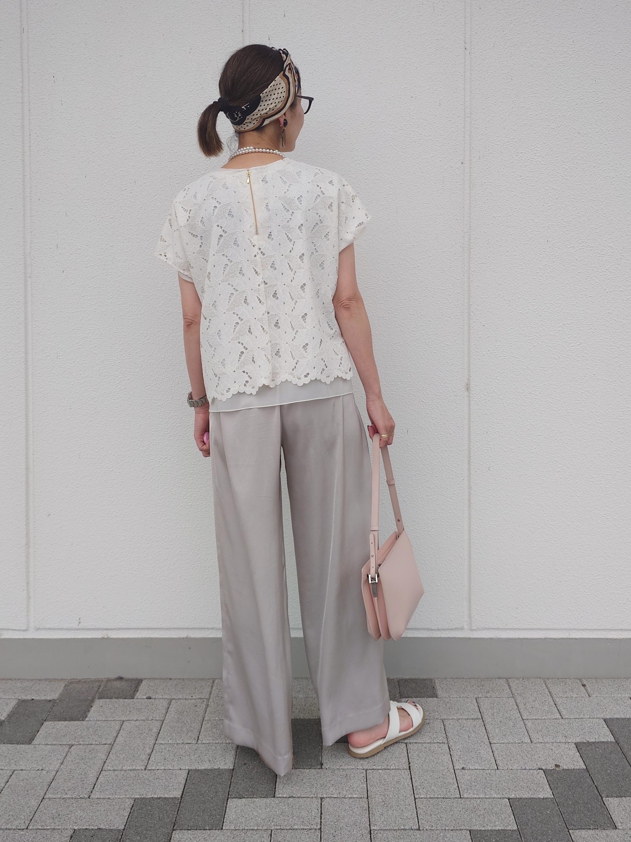 MUTSUKOさんの「UNTITLED｜【セットアップ可/品のある透け感】リーフレースブラウス」を使ったコーディネート