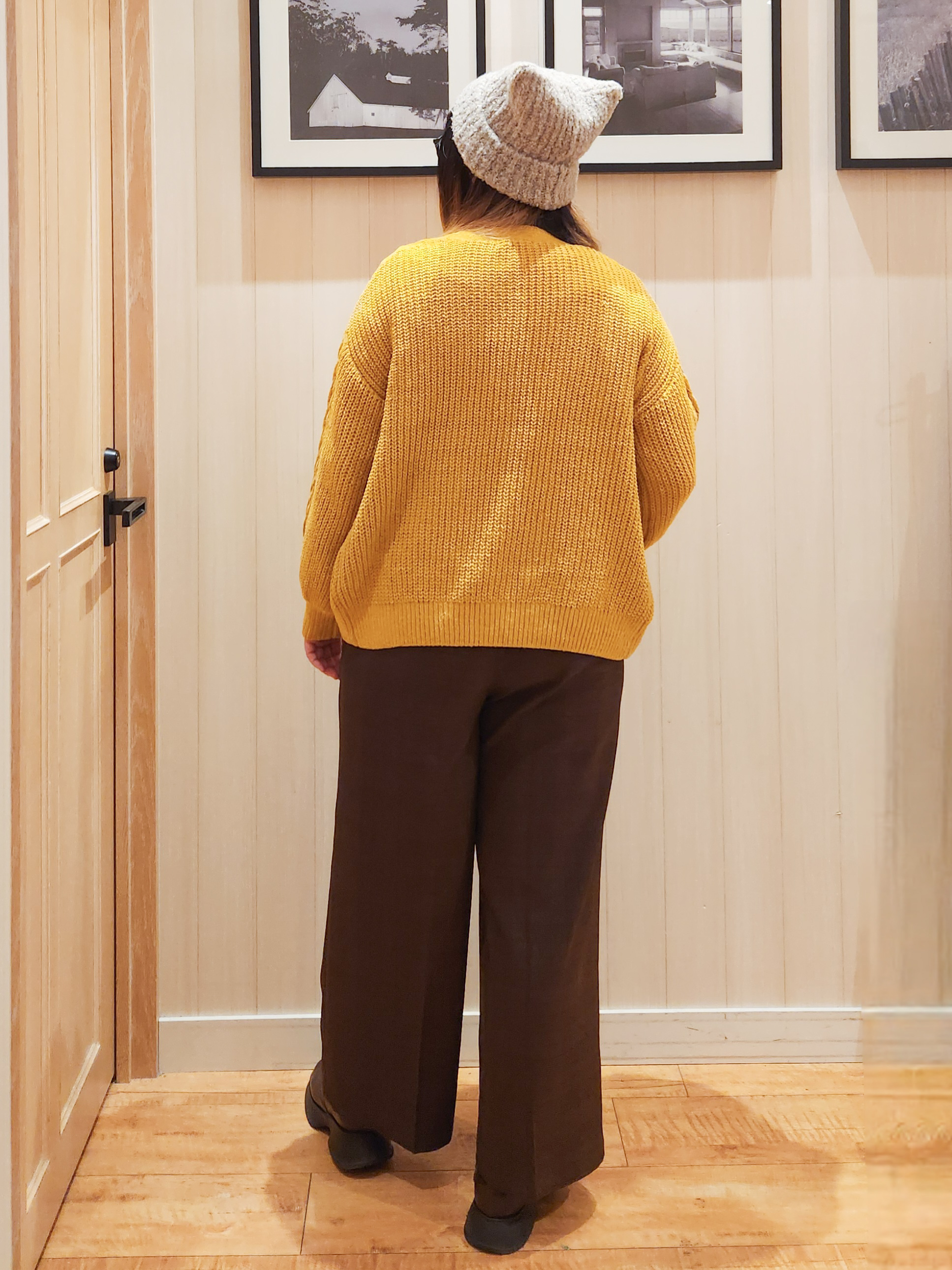 れーやんさんの「SHOO･LA･RUE｜【洗濯機可】もこもちモールケーブル Vネックカーディガン」を使ったコーディネート