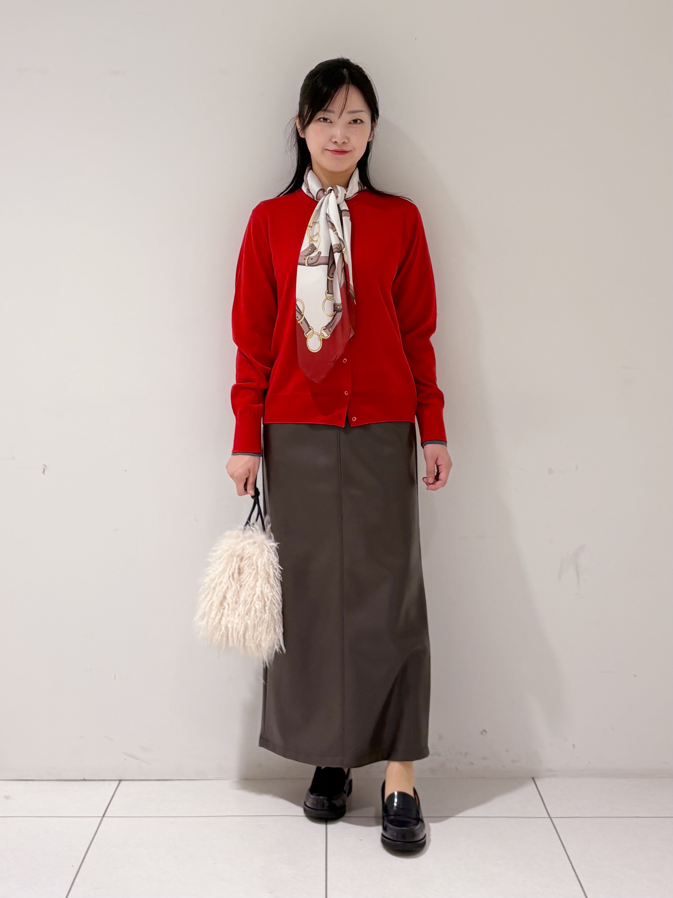 momokoさんの「INDIVI｜【ウール混／美素材】ベーシック丸首カーディガン」を使ったコーディネート