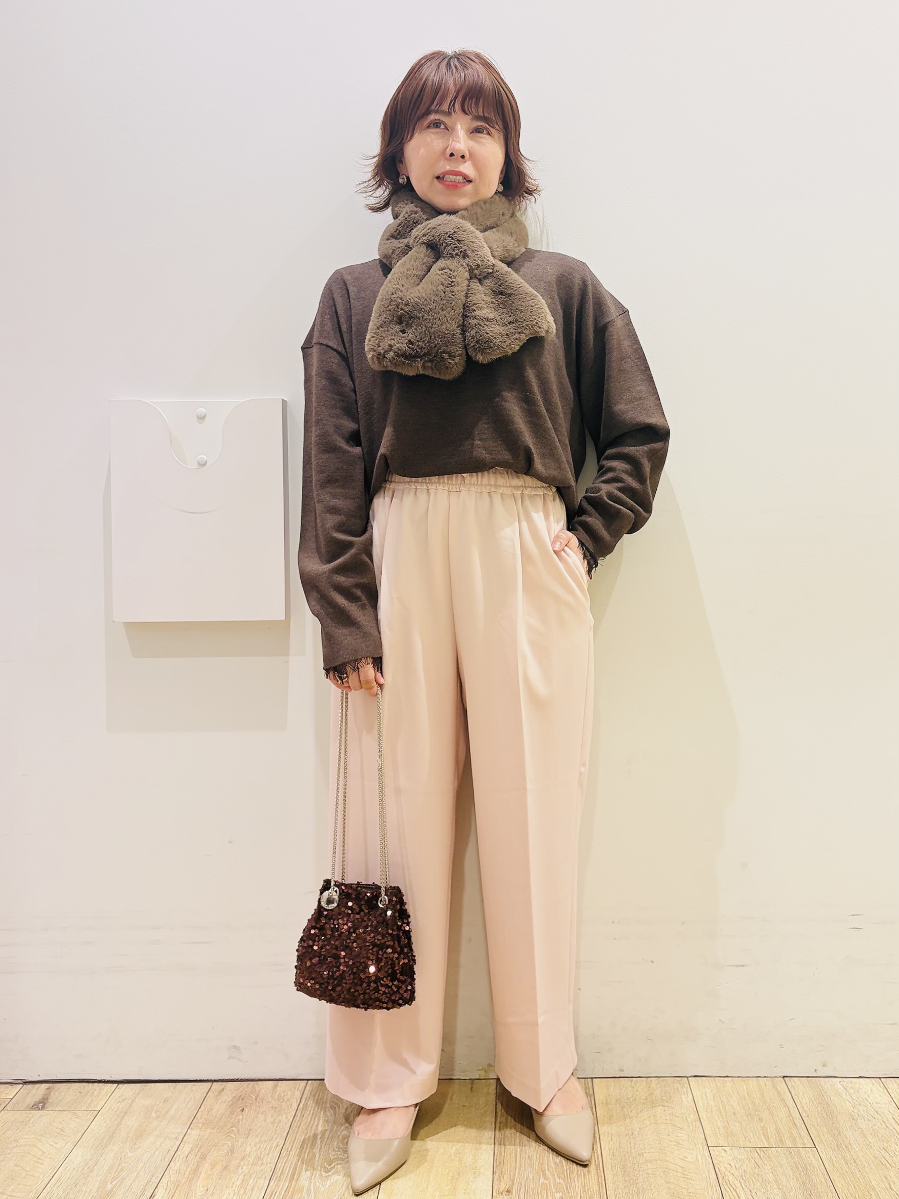 YUKOさんの「index｜『THE』名品リラクシーVネックニット【洗濯機OK】」を使ったコーディネート