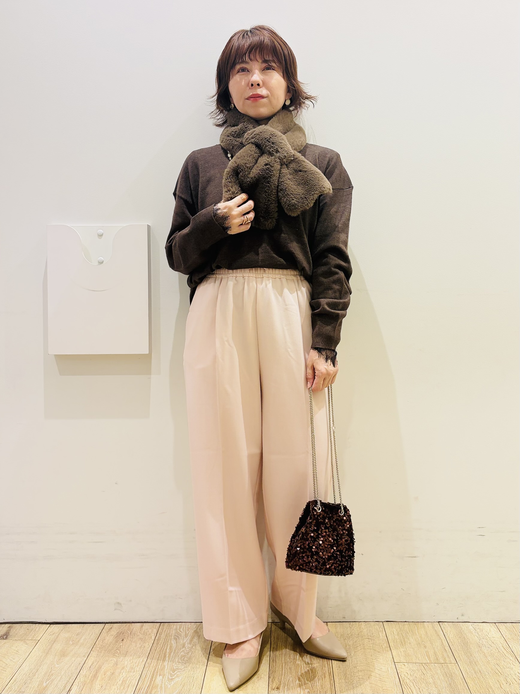 YUKOさんの「index｜『THE』名品リラクシーVネックニット【洗濯機OK】」を使ったコーディネート