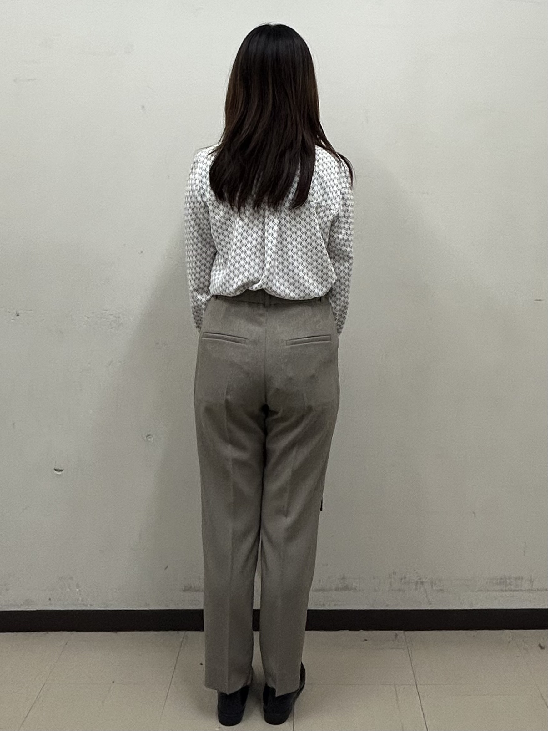 noeさんの「INDIVI｜【UVケア／通勤】幾何学柄ボウタイ風ブラウス」を使ったコーディネート