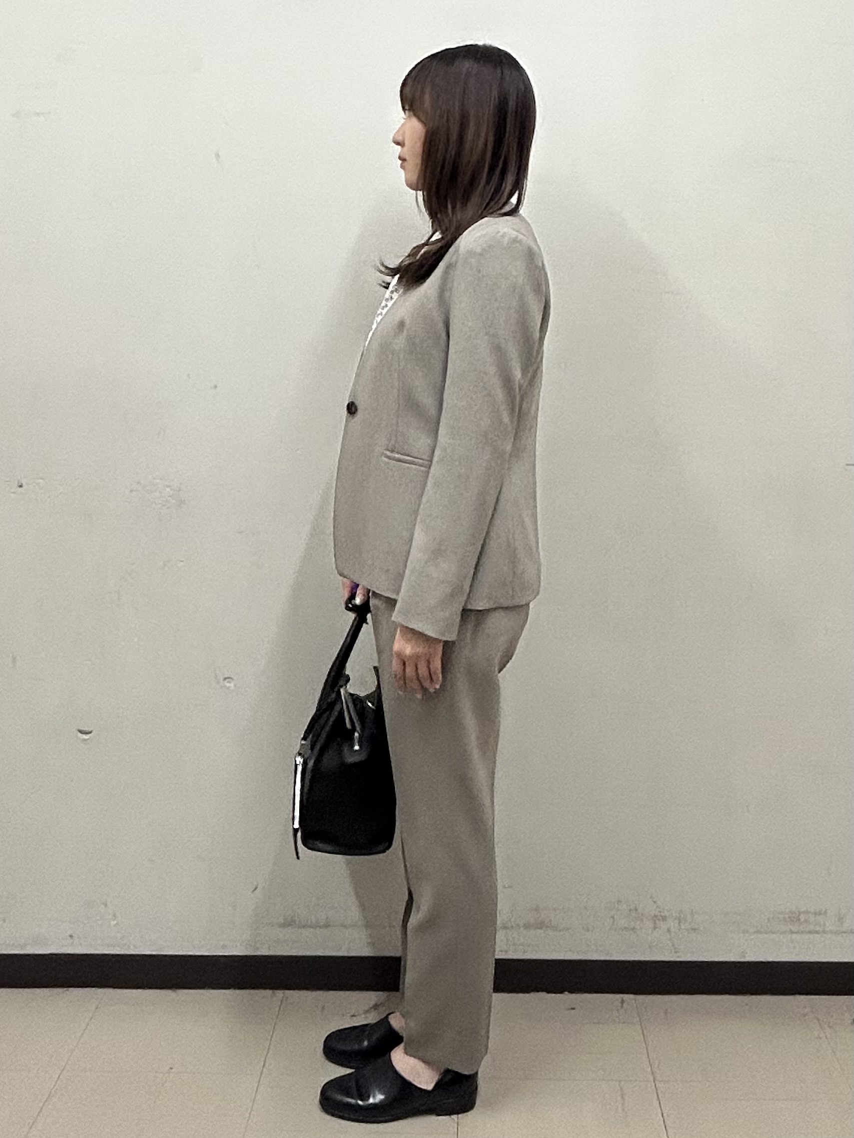 noeさんの「INDIVI｜【UVケア／通勤】幾何学柄ボウタイ風ブラウス」を使ったコーディネート