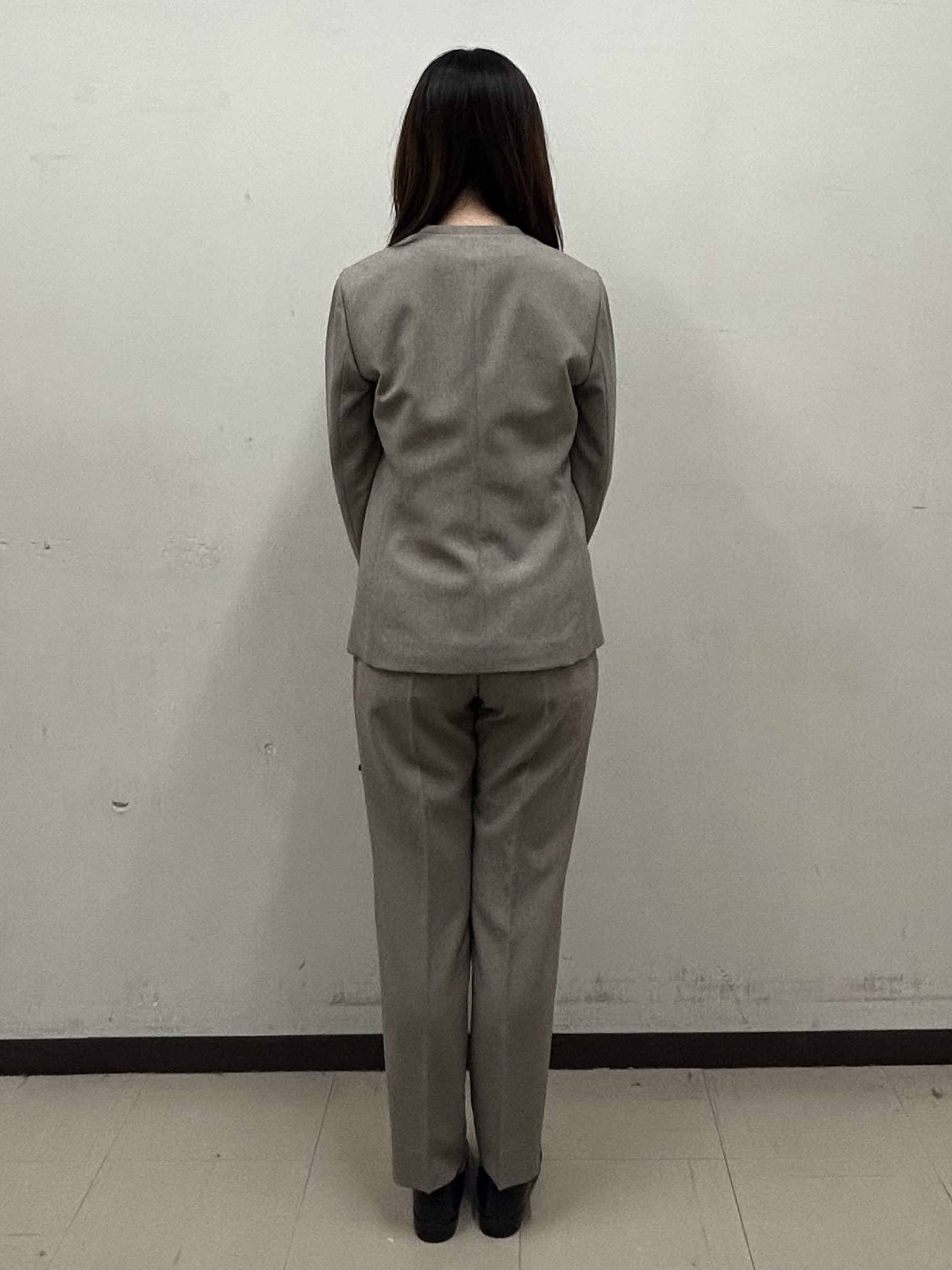 noeさんの「INDIVI｜【UVケア／通勤】幾何学柄ボウタイ風ブラウス」を使ったコーディネート