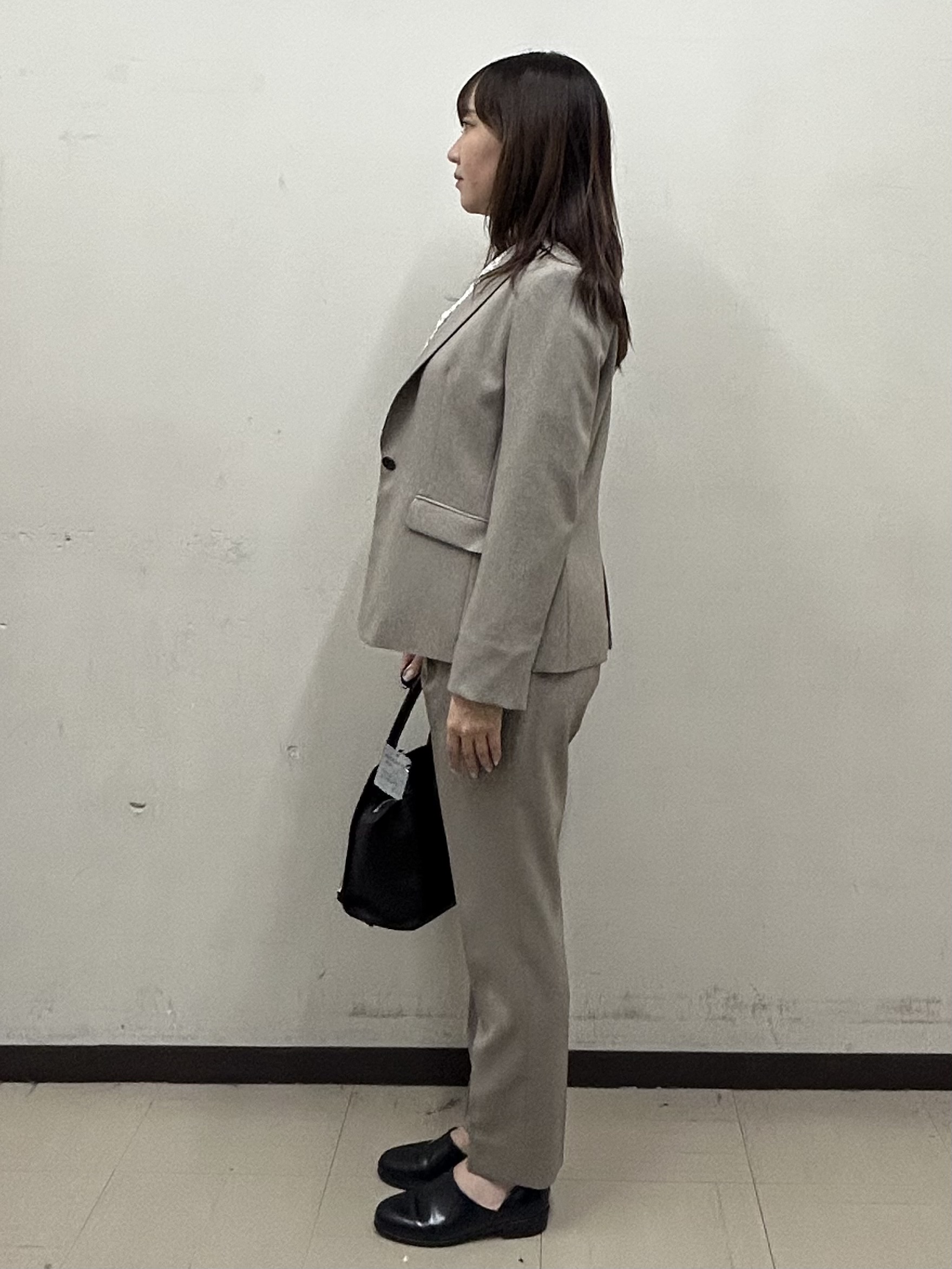 noeさんの「INDIVI｜【UVケア／通勤】幾何学柄ボウタイ風ブラウス」を使ったコーディネート