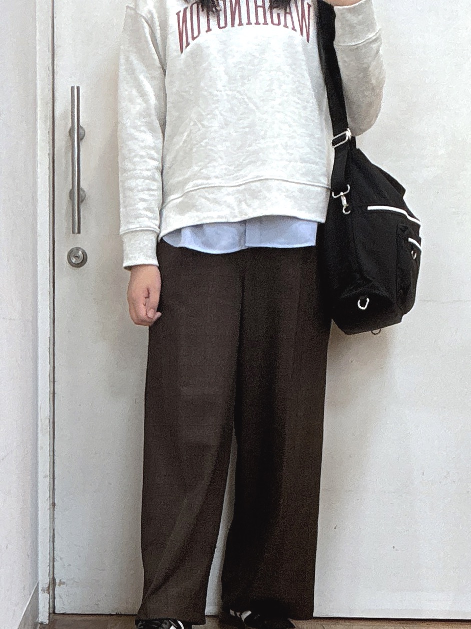 Karinさんの「SHOO･LA･RUE｜【S-LL/洗濯機可】ゆるっと着られる 裏毛プリントアソートスウェット」を使ったコーディネート