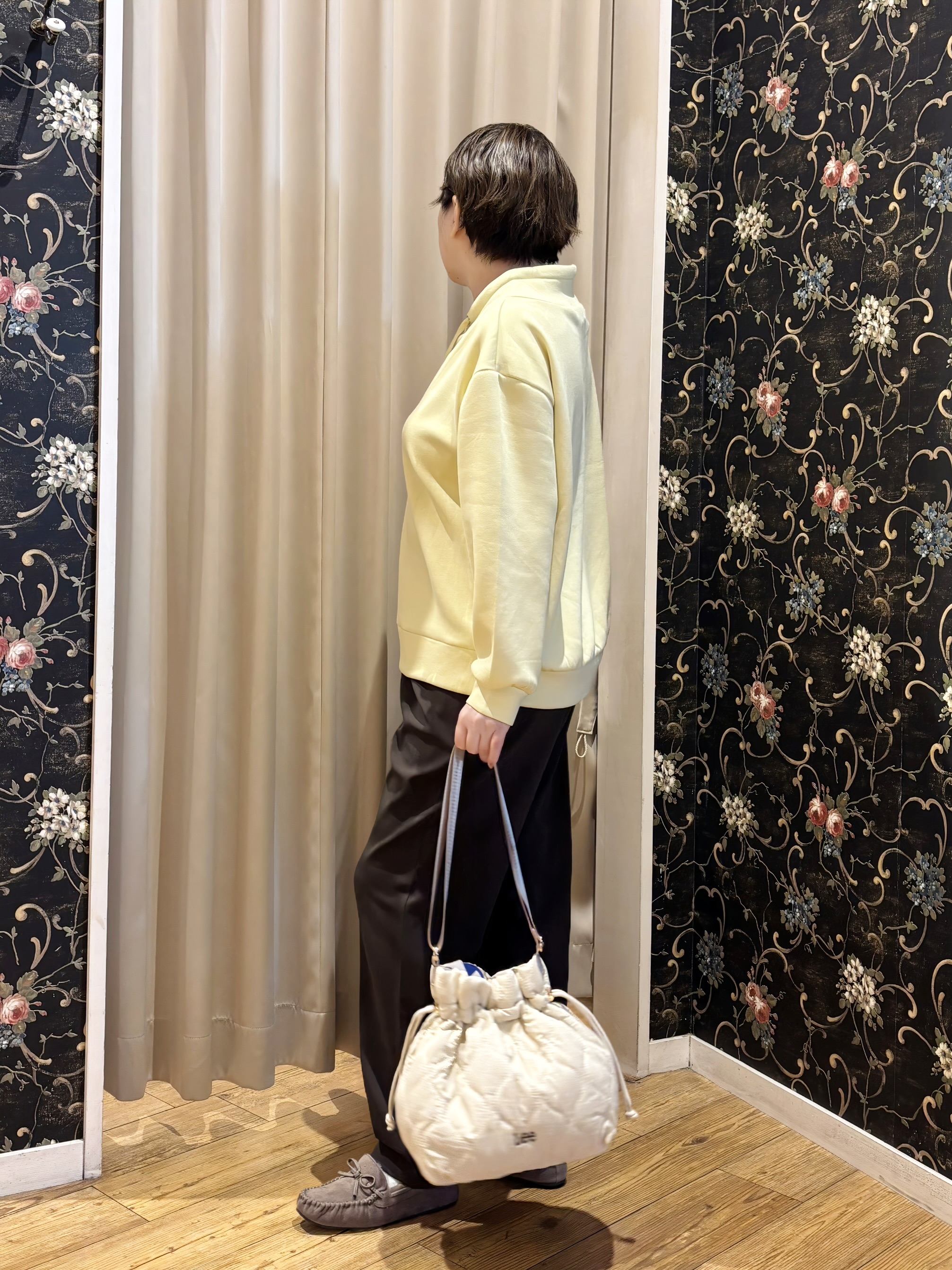 たみさんの「SHOO･LA･RUE｜【S-LL/体型カバー】もちさらなめらかタッチ 抜き襟風トップス」を使ったコーディネート