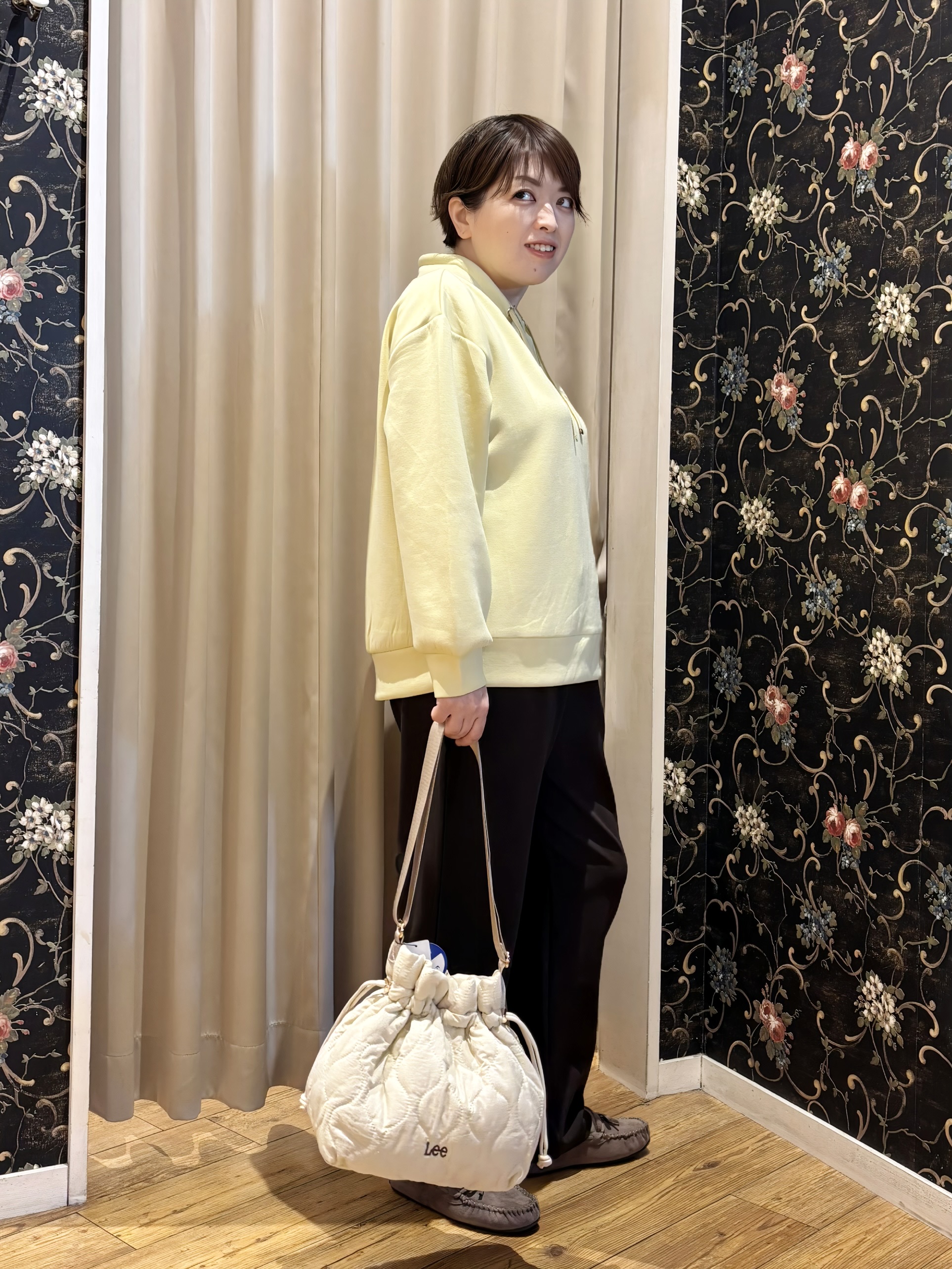 たみさんの「SHOO･LA･RUE｜【S-LL/体型カバー】もちさらなめらかタッチ 抜き襟風トップス」を使ったコーディネート