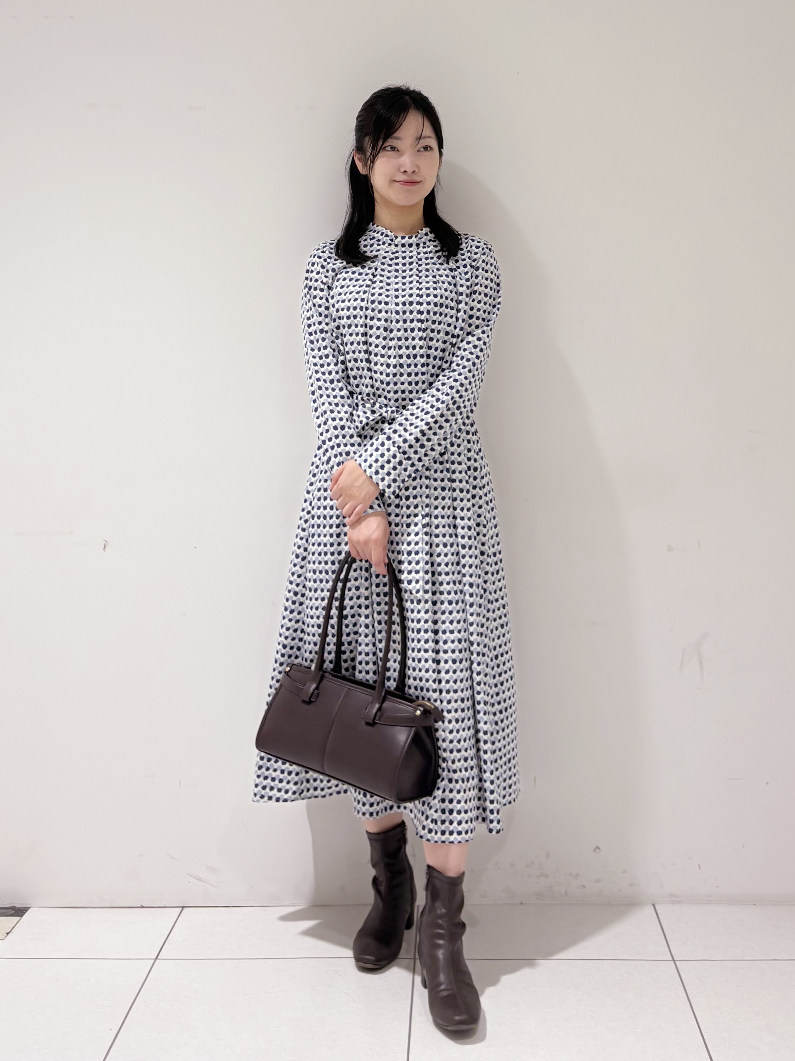 momokoさんの「INDIVI｜【美シルエット／ベルト付】幾何学ドット柄プリントワンピース」を使ったコーディネート