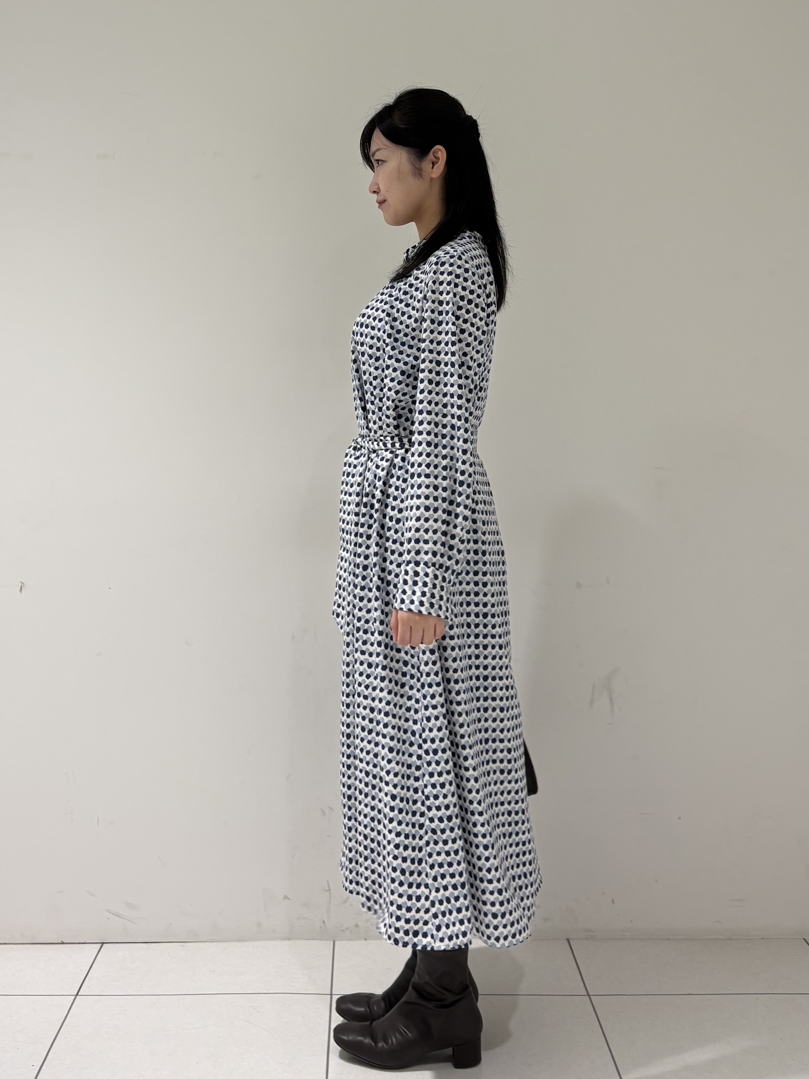 momokoさんの「INDIVI｜【美シルエット／ベルト付】幾何学ドット柄プリントワンピース」を使ったコーディネート