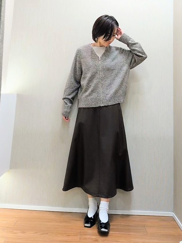 ミズタさんの「UNTITLED｜【アンサンブル可能/オンオフ使える】シルクウールカシミヤプルオーバー」を使ったコーディネート