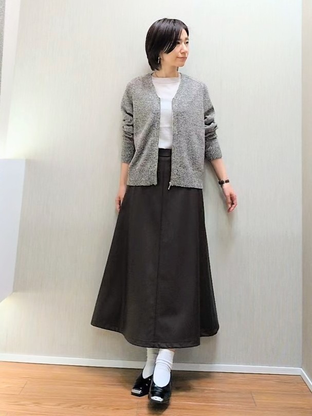 ミズタさんの「UNTITLED｜【アンサンブル可能/オンオフ使える】シルクウールカシミヤプルオーバー」を使ったコーディネート