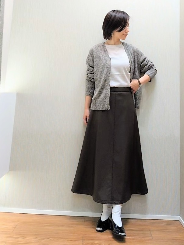 ミズタさんの「UNTITLED｜【アンサンブル可能/オンオフ使える】シルクウールカシミヤプルオーバー」を使ったコーディネート