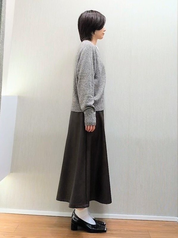 ミズタさんの「UNTITLED｜【アンサンブル可能/オンオフ使える】シルクウールカシミヤプルオーバー」を使ったコーディネート