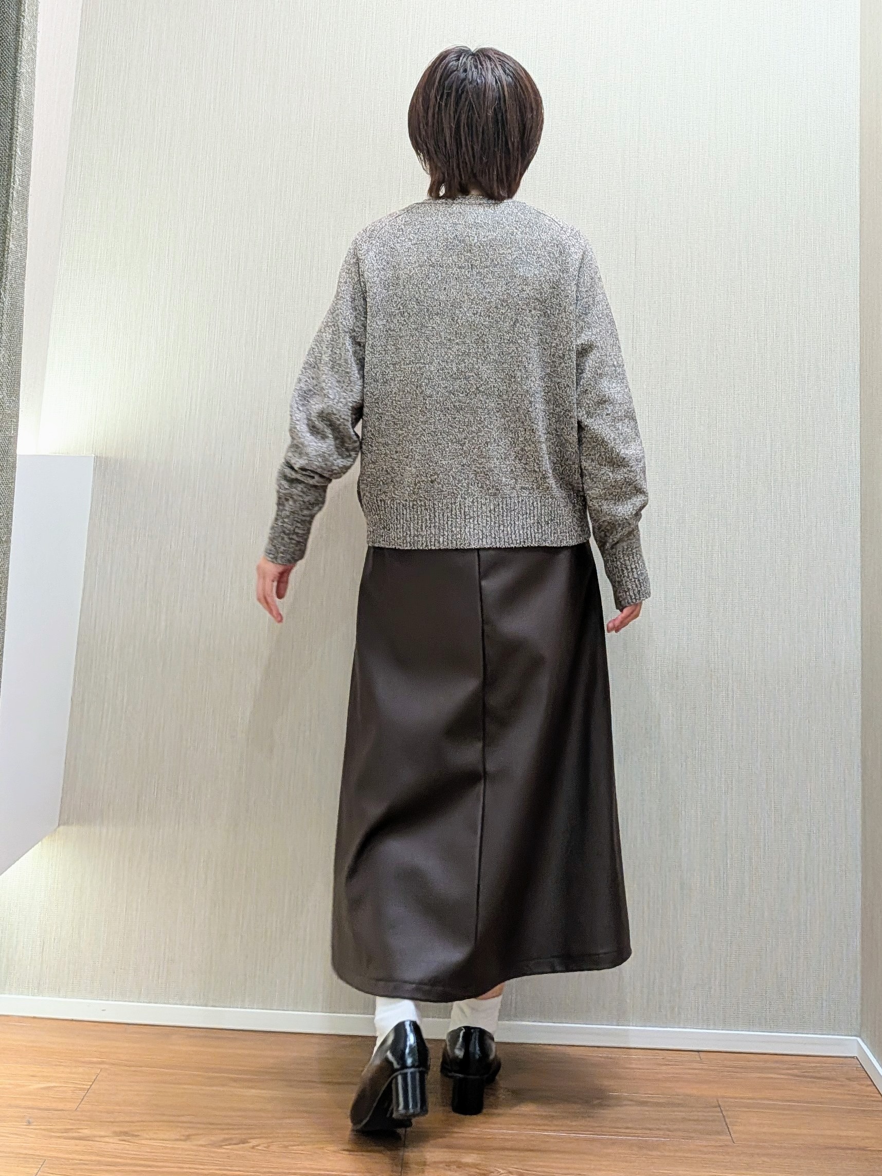 ミズタさんの「UNTITLED｜【アンサンブル可能/オンオフ使える】シルクウールカシミヤプルオーバー」を使ったコーディネート