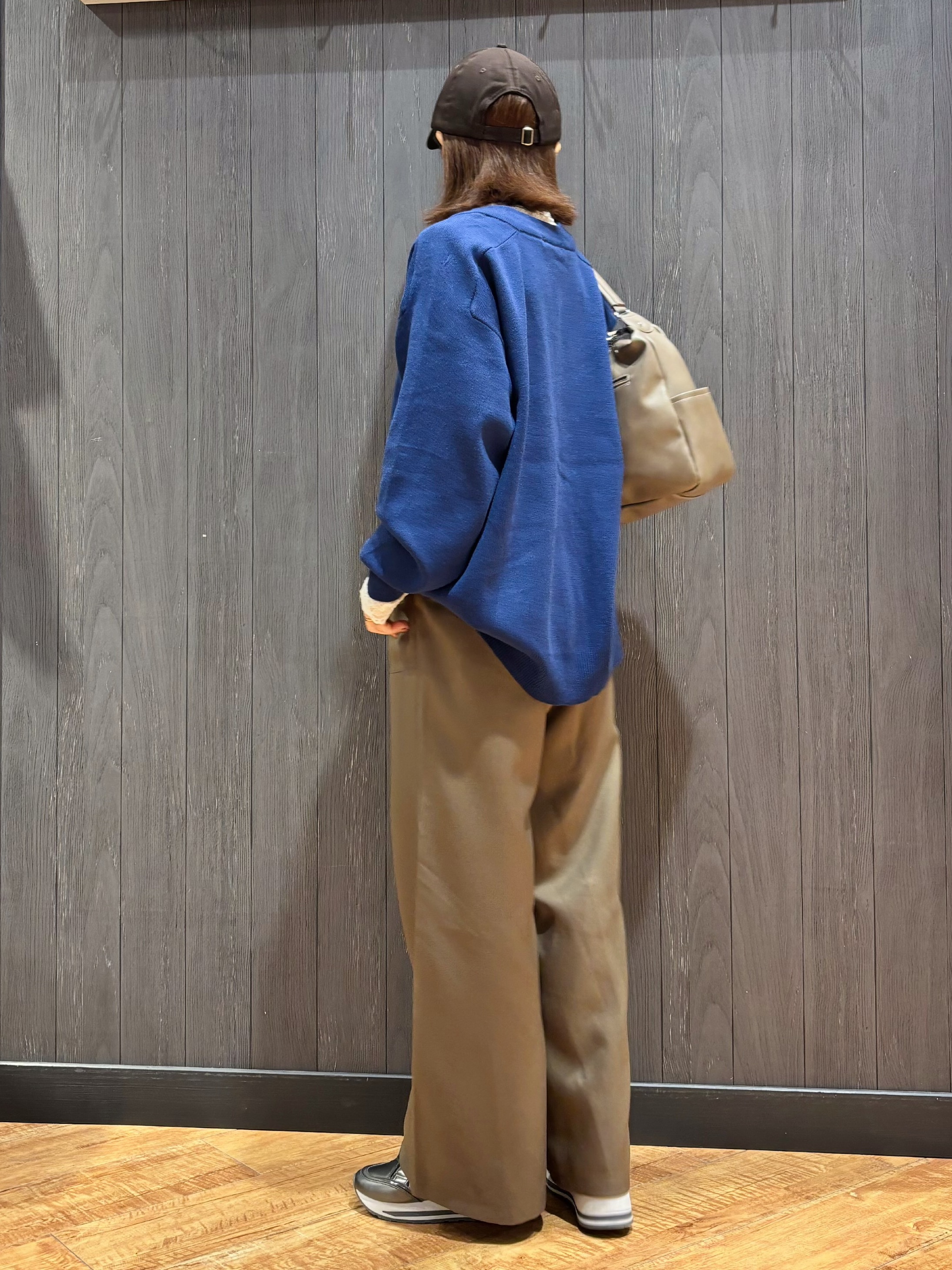 meiさんの「SHOO･LA･RUE｜【毛玉になりにくい/S-LL/洗濯機可/体型カバー】Vネックゆったりカーディガン」を使ったコーディネート