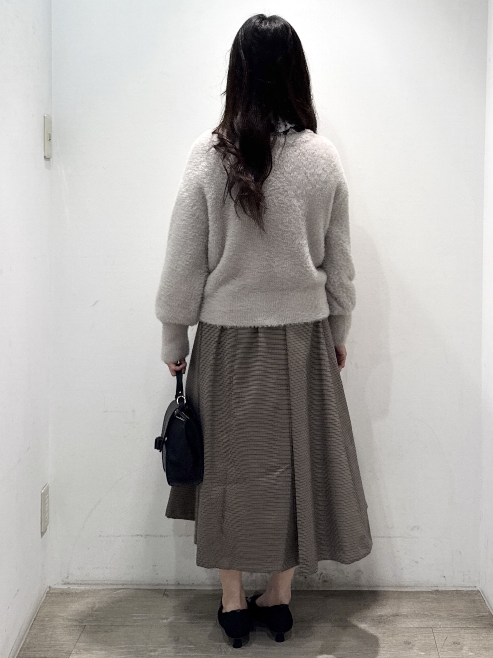 yuicciさんの「OPAQUE.CLIP｜【ふわふわフェザー】前後2WAY ニットカーディガン」を使ったコーディネート