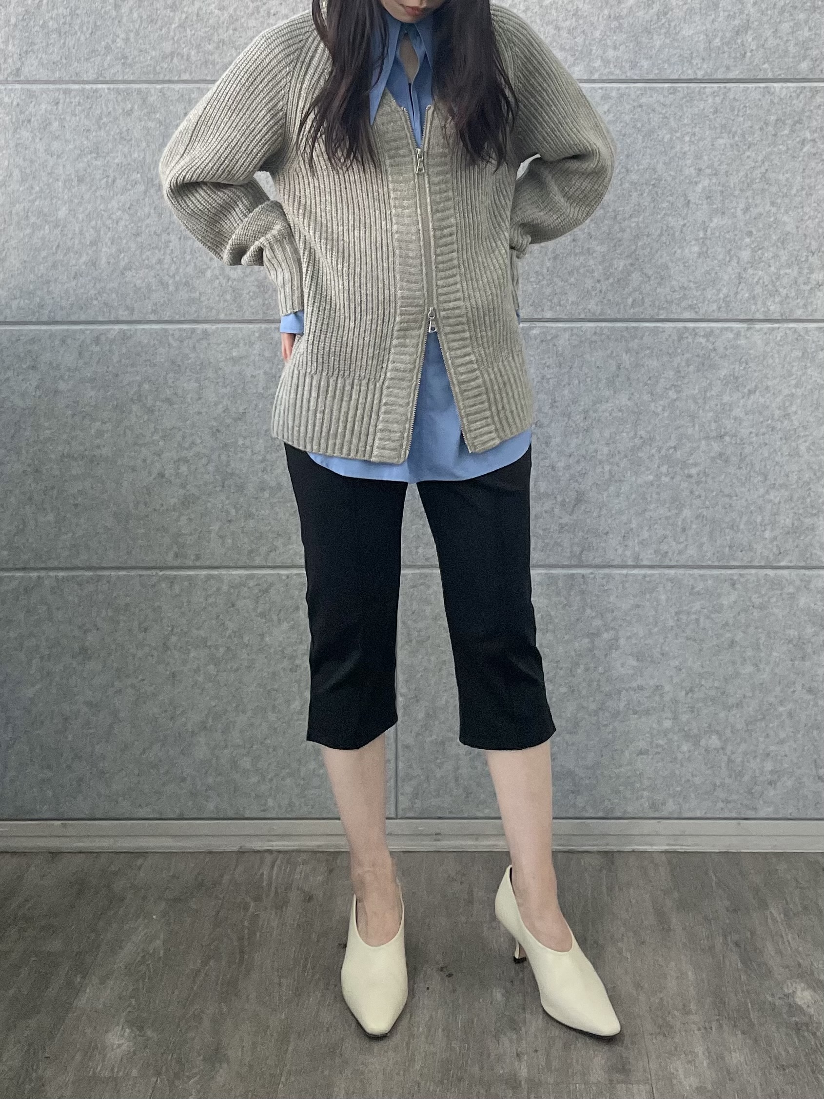 丸山加奈子さんの「CODE A｜【Re】dual form zip knit」を使ったコーディネート