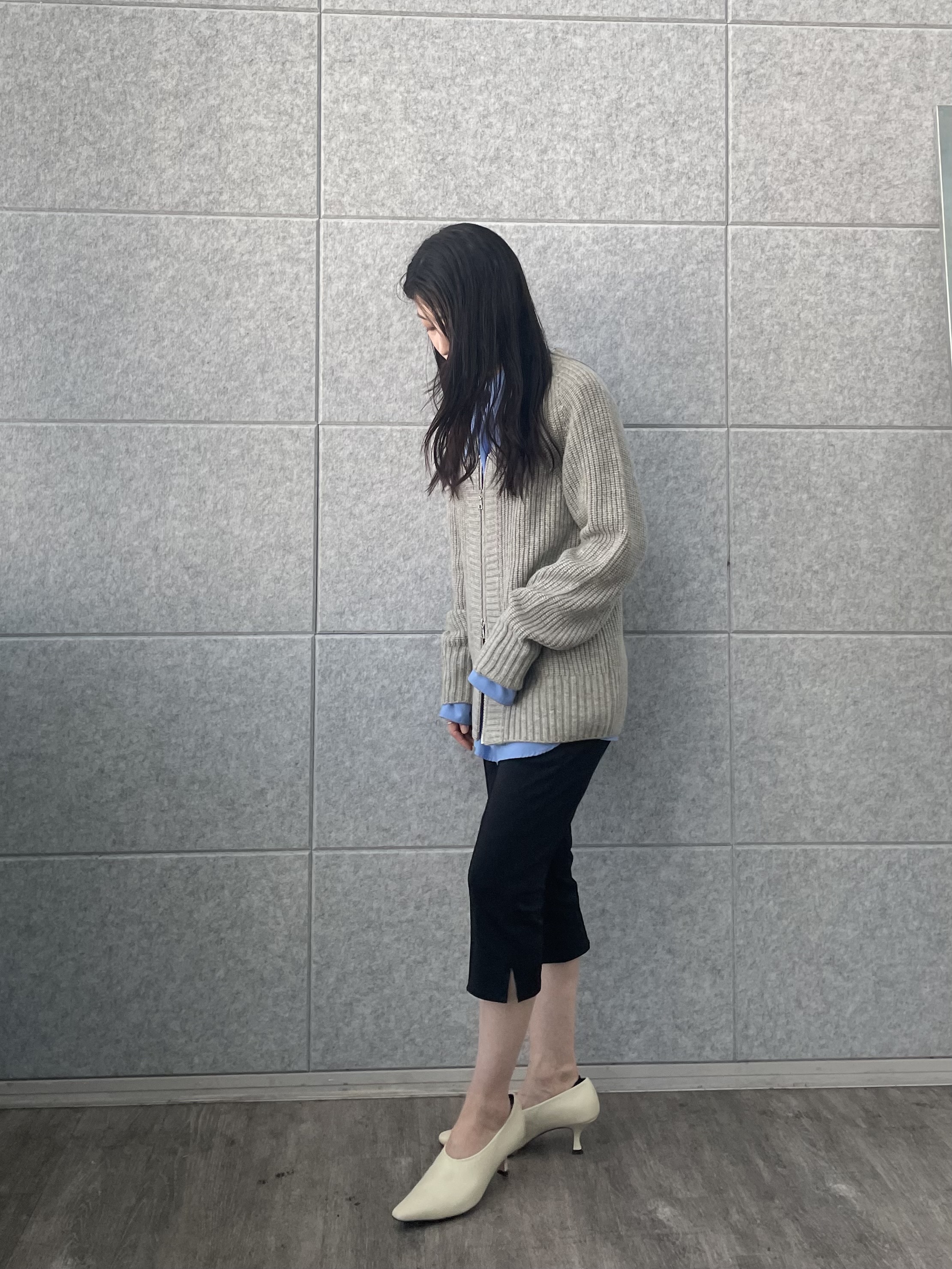 丸山加奈子さんの「CODE A｜【Re】dual form zip knit」を使ったコーディネート