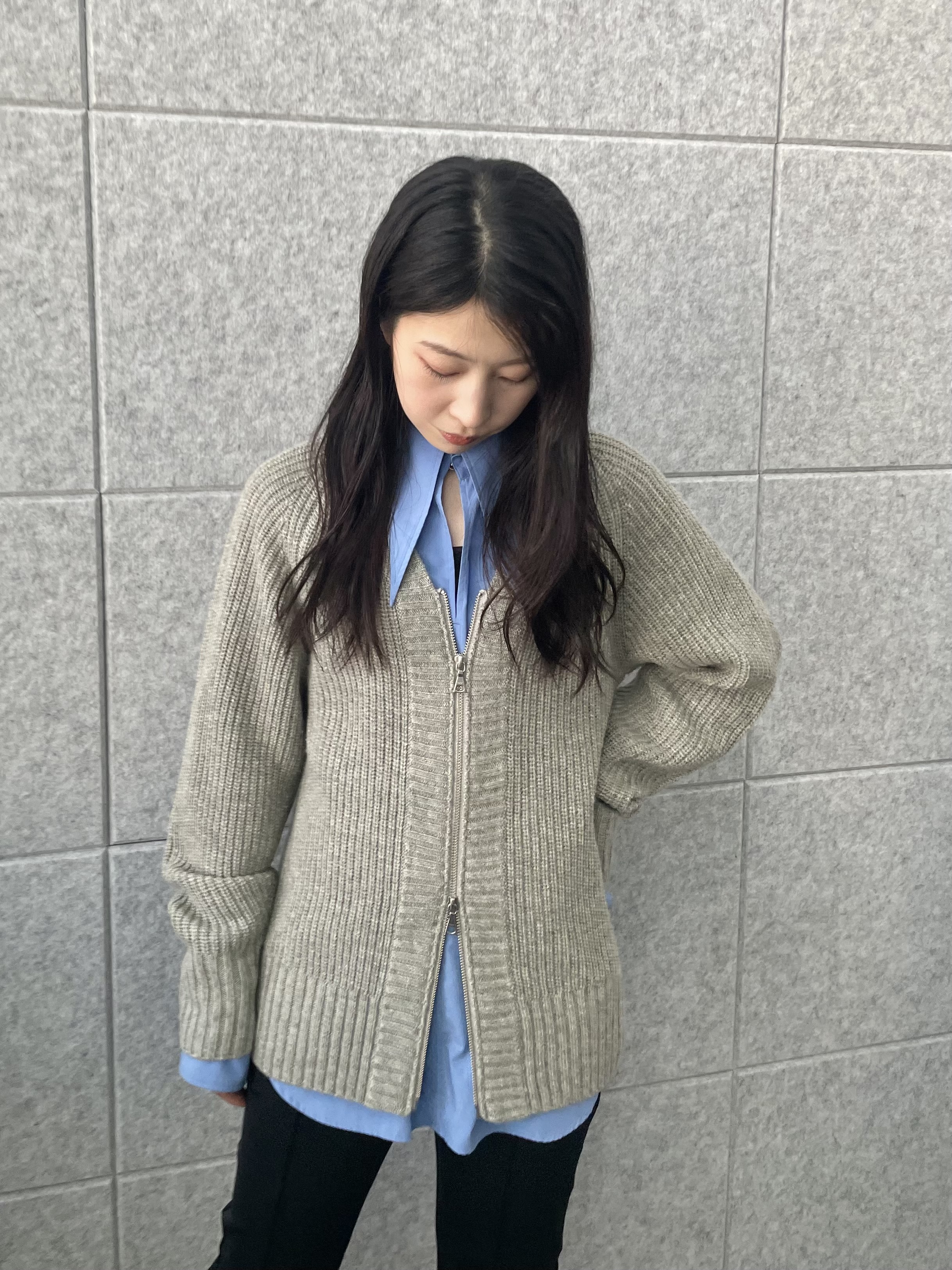 丸山加奈子さんの「CODE A｜【Re】dual form zip knit」を使ったコーディネート