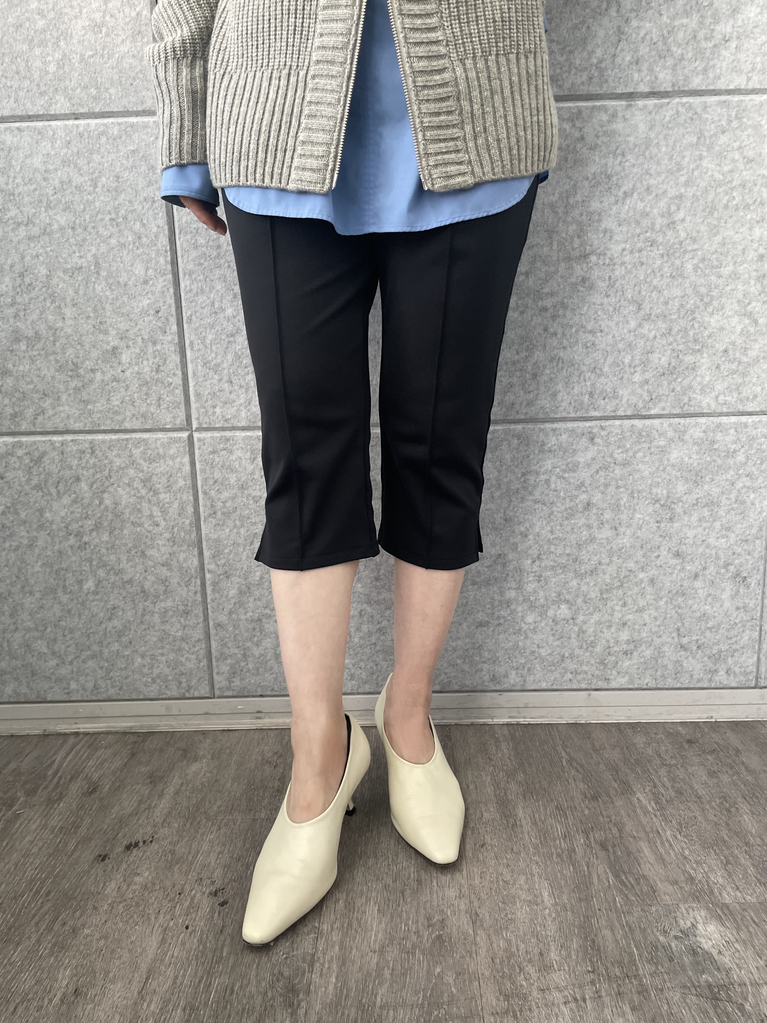 丸山加奈子さんの「CODE A｜【Re】dual form zip knit」を使ったコーディネート