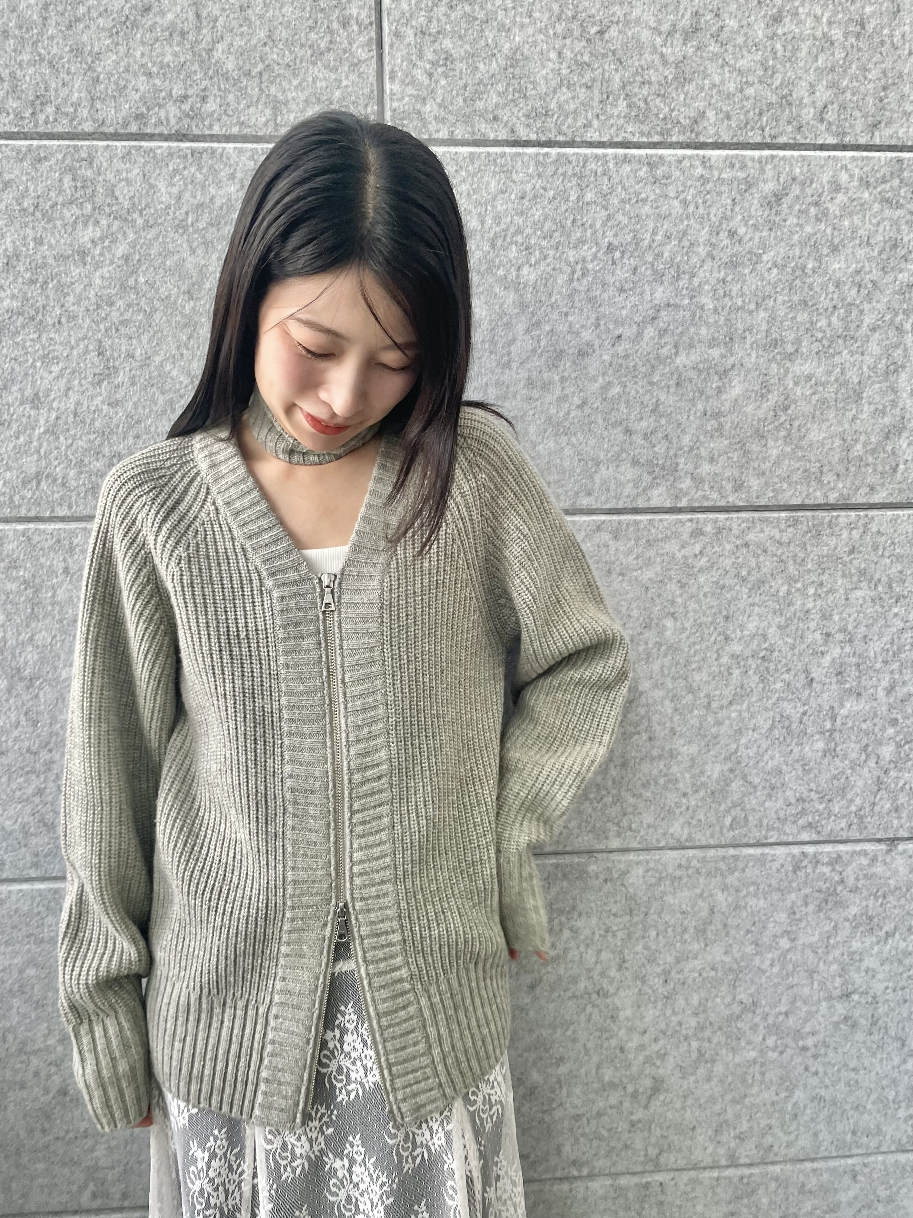 丸山加奈子さんの「CODE A｜【Re】dual form zip knit」を使ったコーディネート