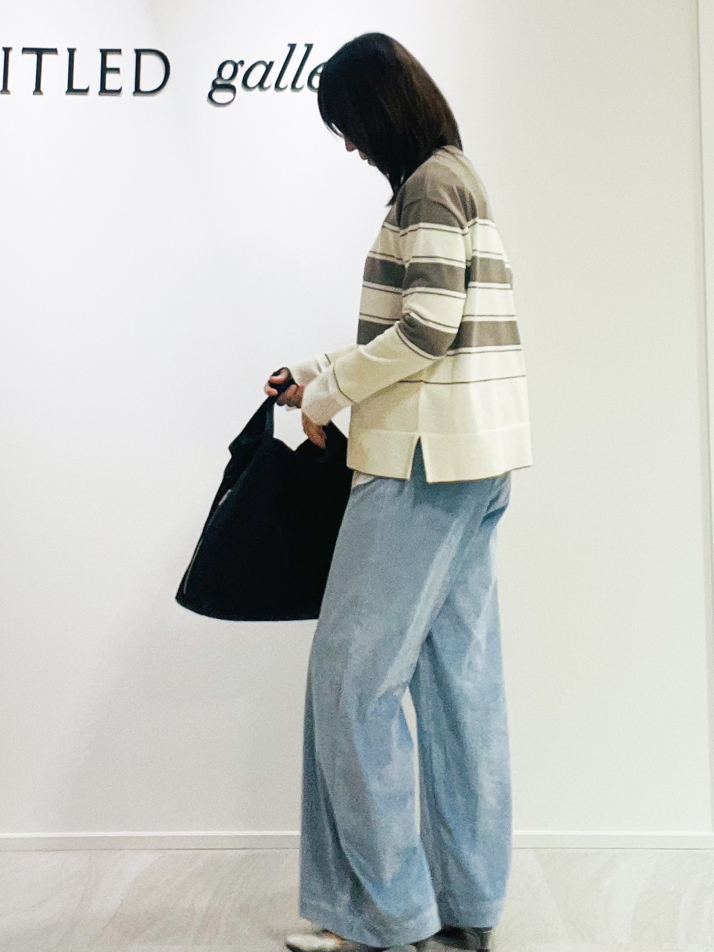 めいさんの「UNTITLED｜【顔周りすっきり/体型カバー】ドライタッチVネックニットプルオーバー」を使ったコーディネート