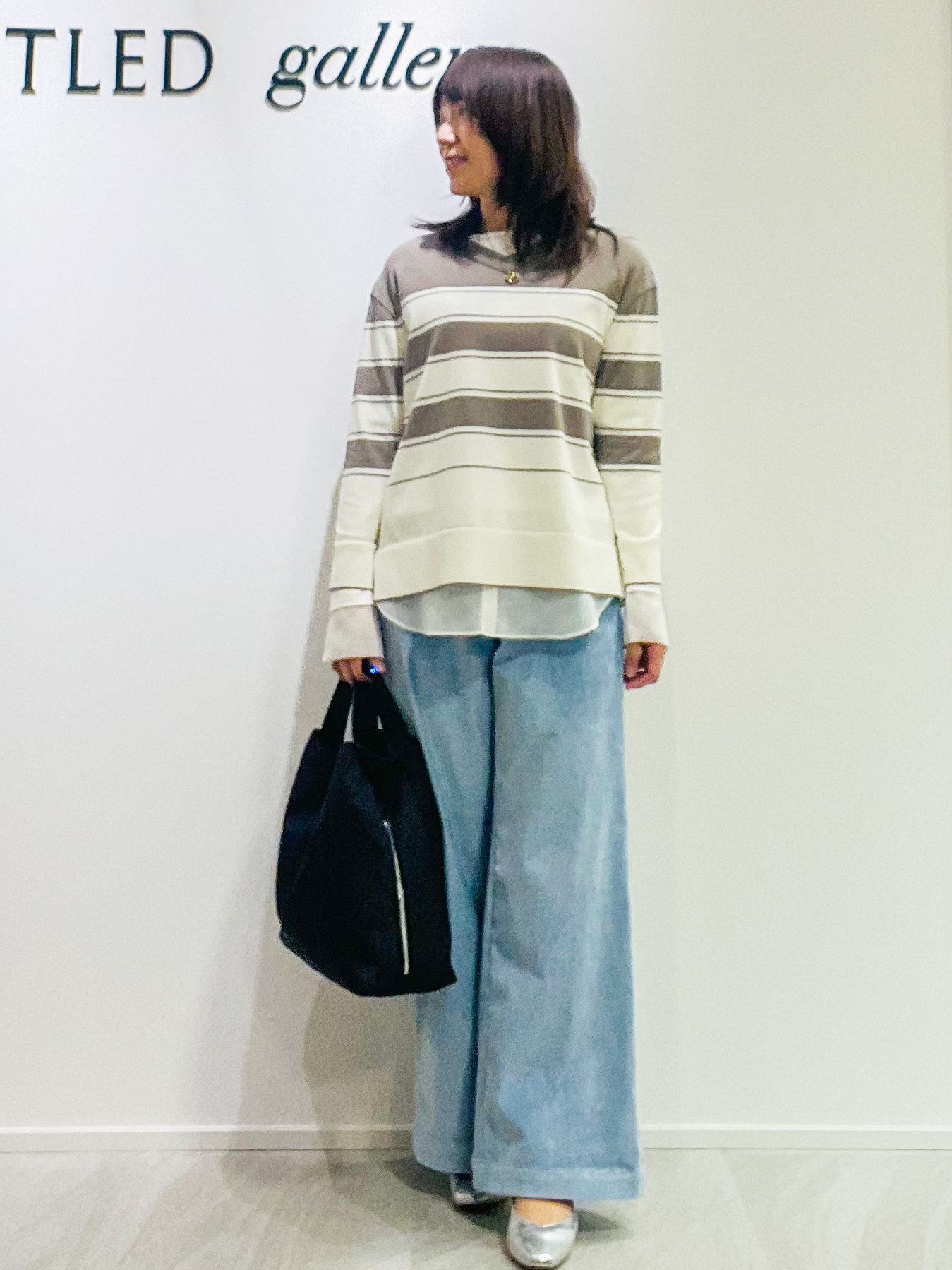 めいさんの「UNTITLED｜【顔周りすっきり/体型カバー】ドライタッチVネックニットプルオーバー」を使ったコーディネート